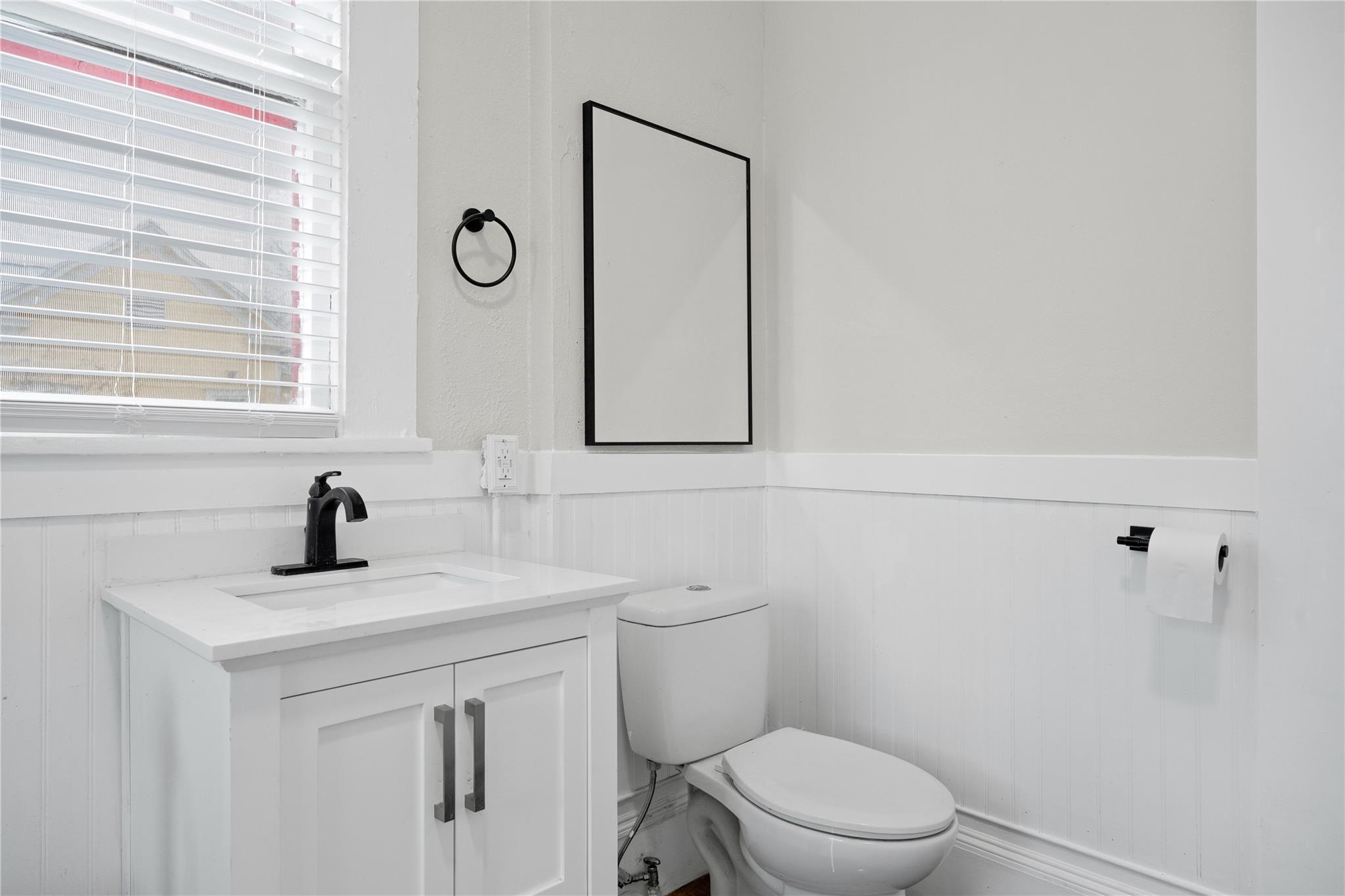 711 Bois Darc St, Lockhart, TX 78644