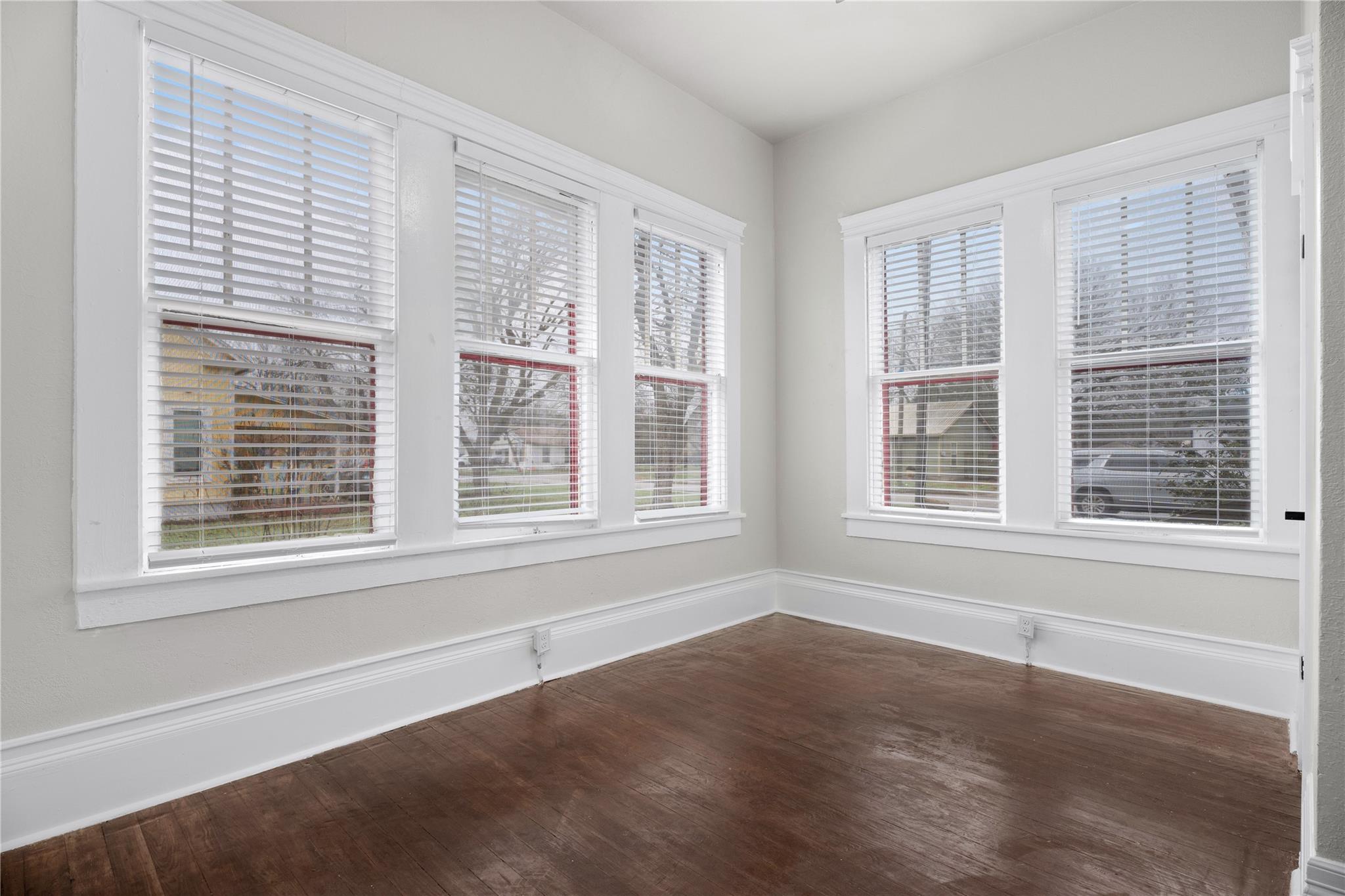 711 Bois Darc St, Lockhart, TX 78644