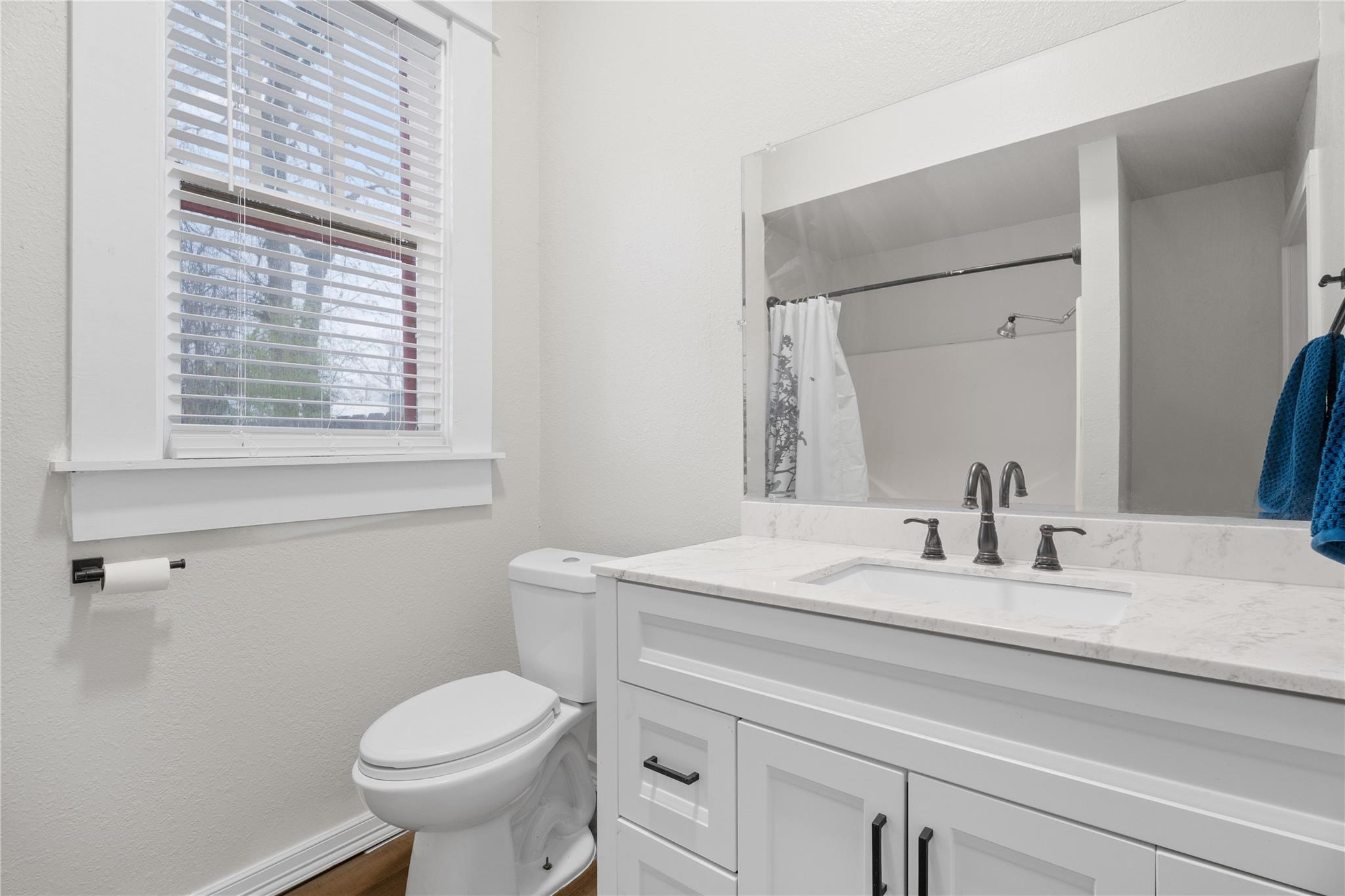 711 Bois Darc St, Lockhart, TX 78644