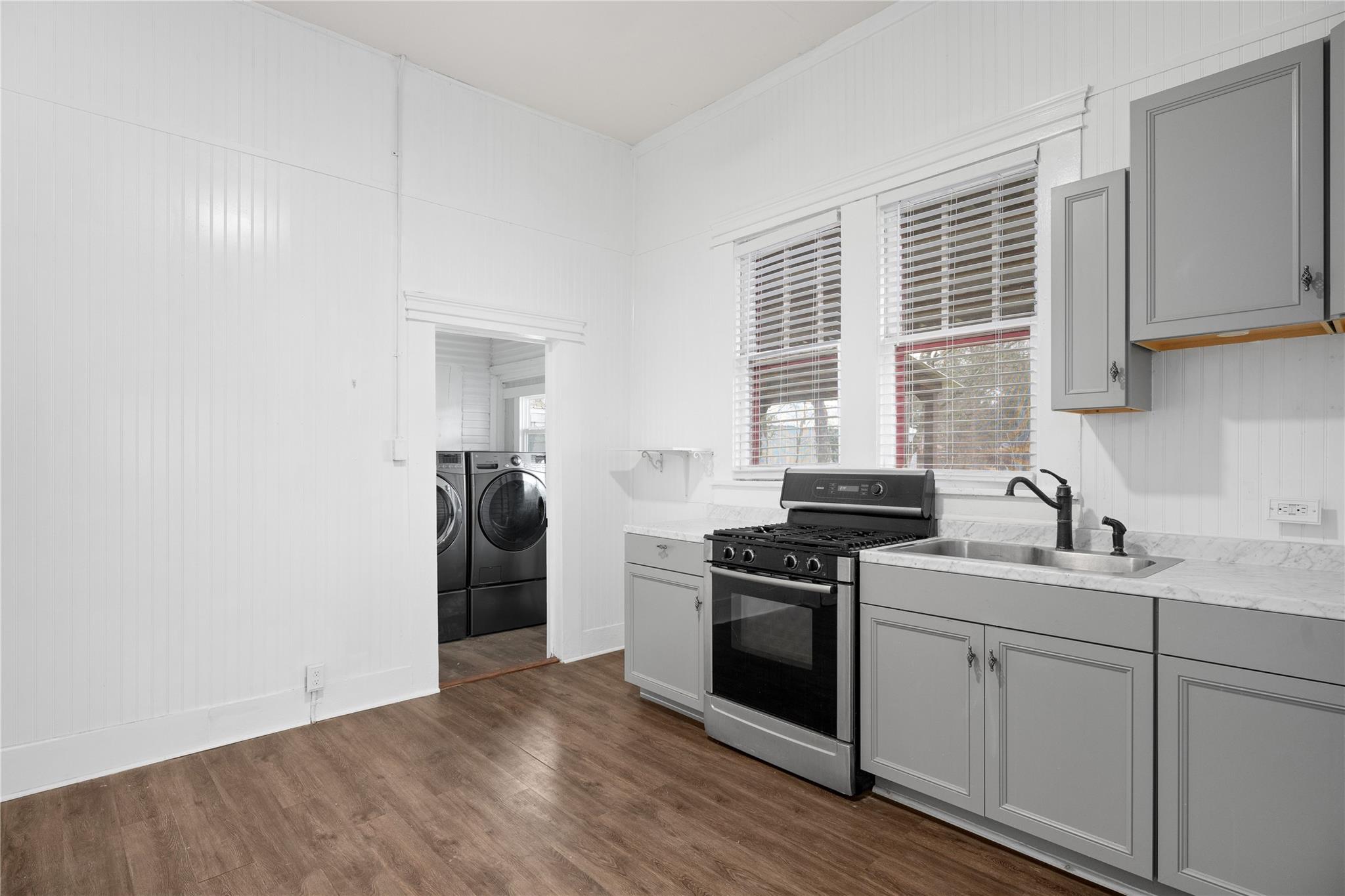 711 Bois Darc St, Lockhart, TX 78644