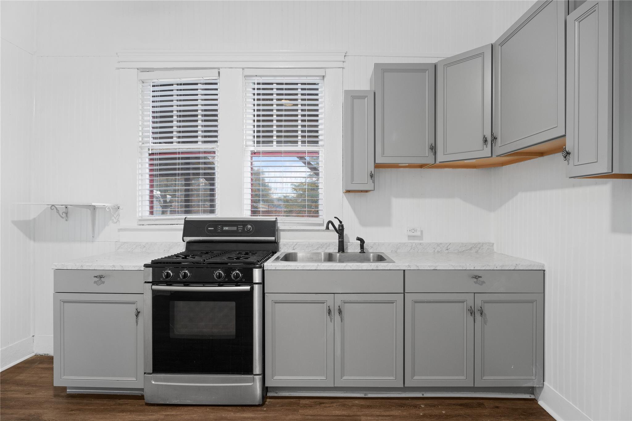 711 Bois Darc St, Lockhart, TX 78644