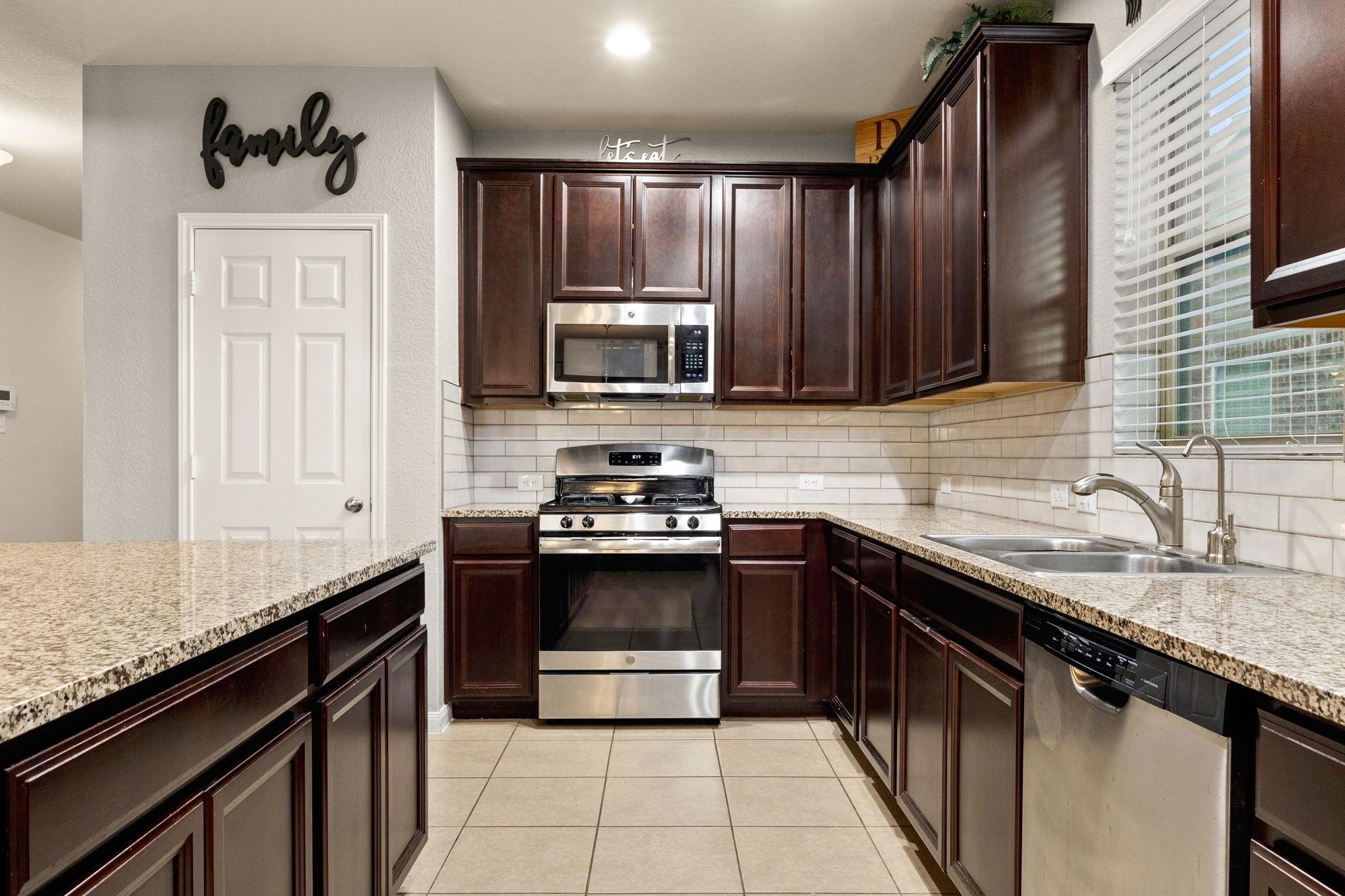 612 Ridgemeadow Dr, New Braunfels, TX 78130