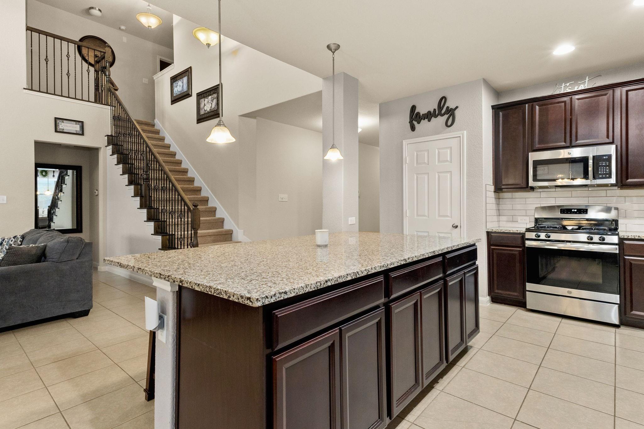 612 Ridgemeadow Dr, New Braunfels, TX 78130