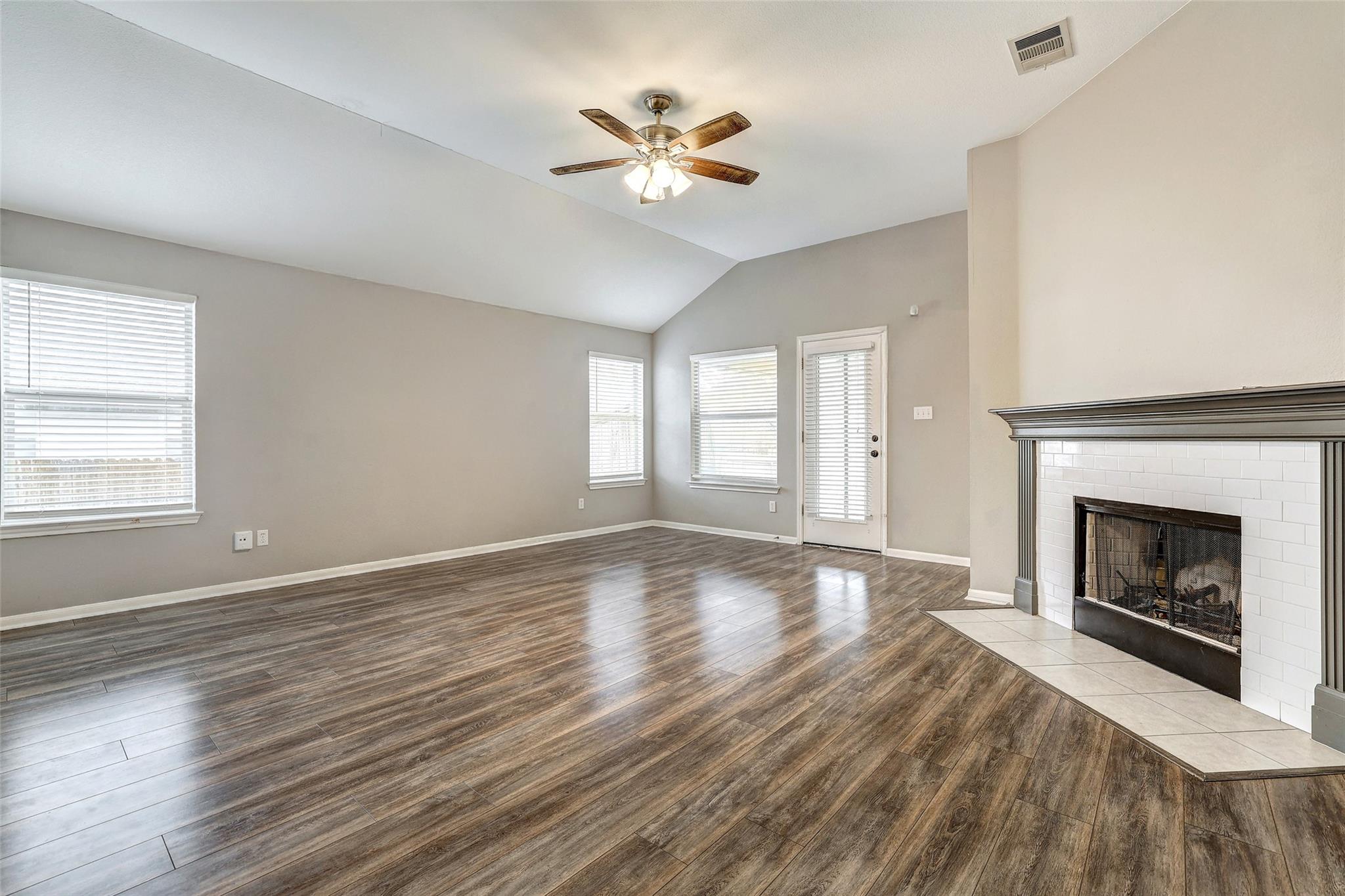 1307 Ridgewood Dr, Leander, TX 78641