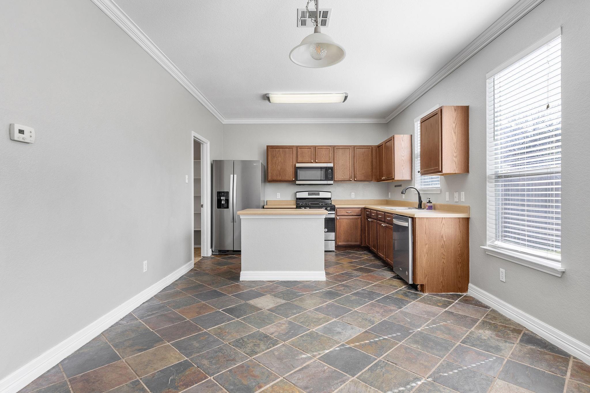 190 Feathergrass Dr, Buda, TX 78610