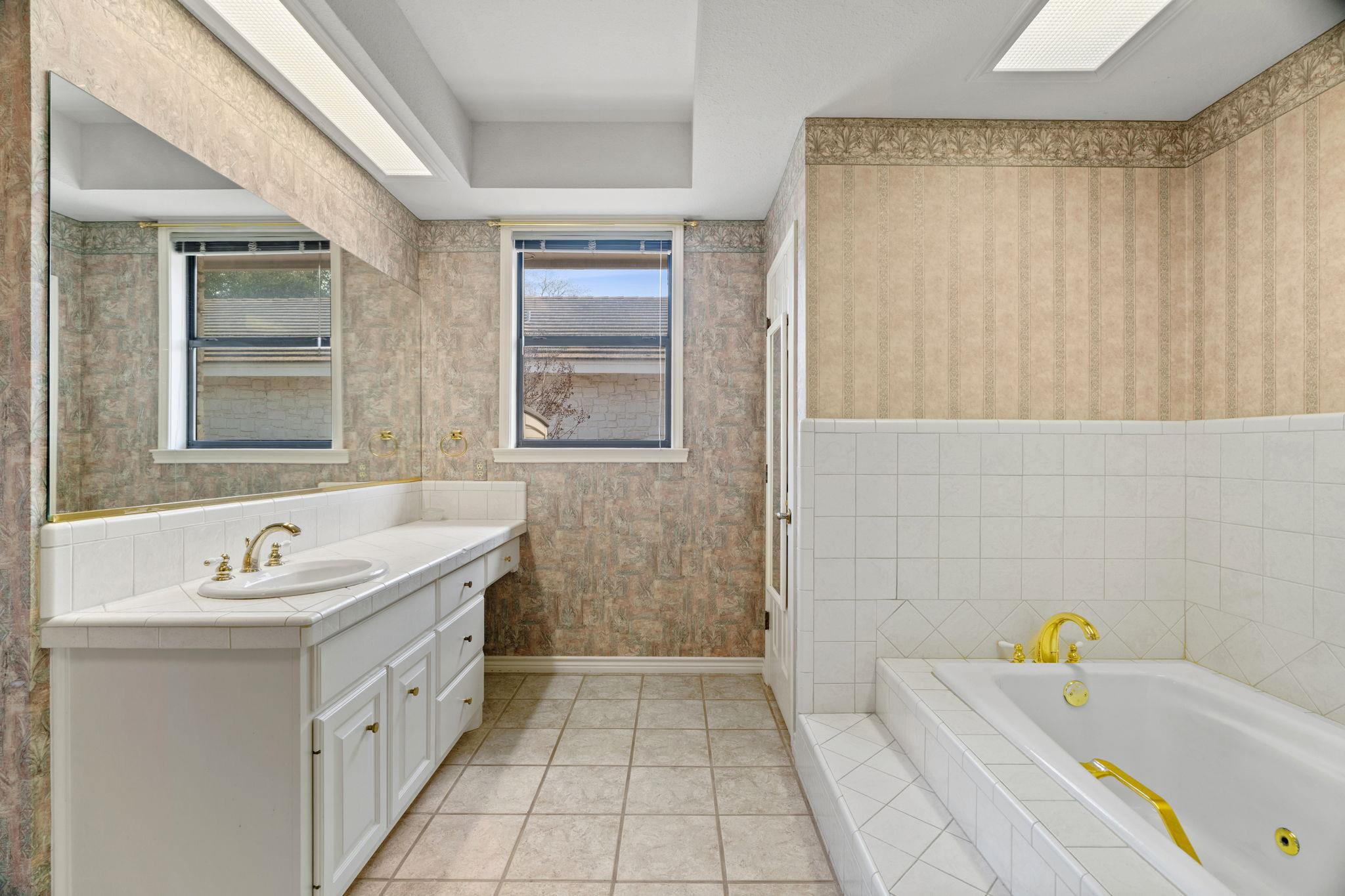 1306 Far West Rd, Horseshoe Bay, TX 78657