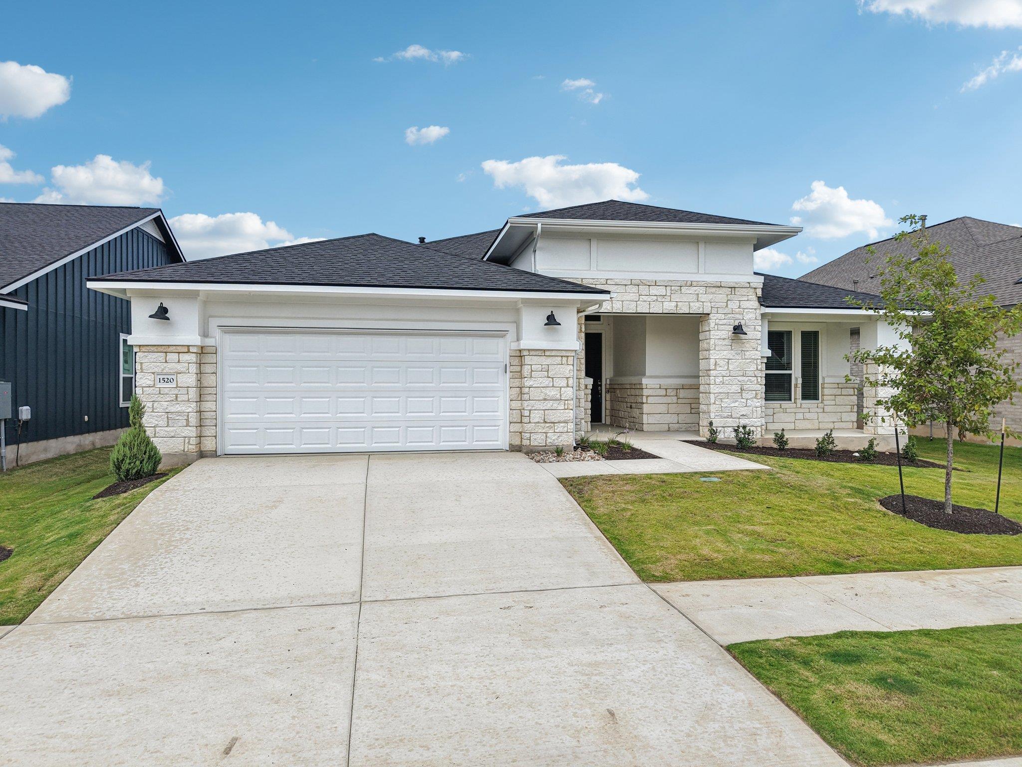 1520 Dancing Oak Ln, San Marcos, TX 78666