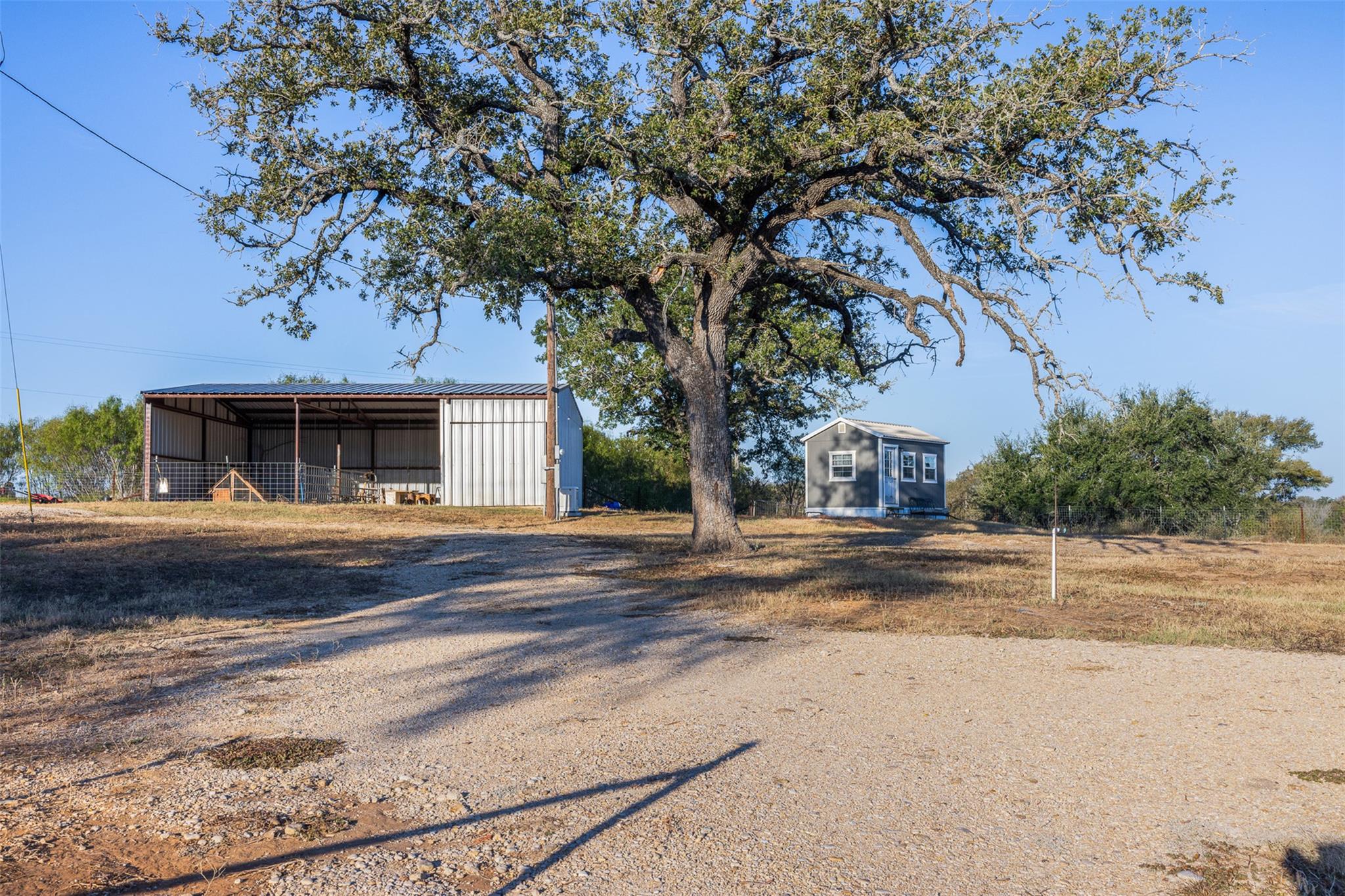 3270 Fm 671, Luling, TX 78648