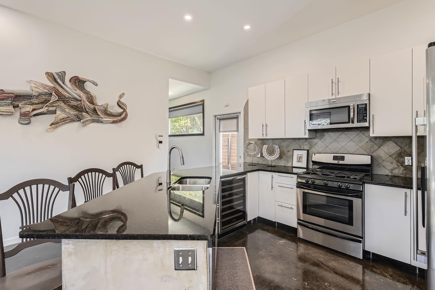 1600 Holly St, Austin, TX 78702