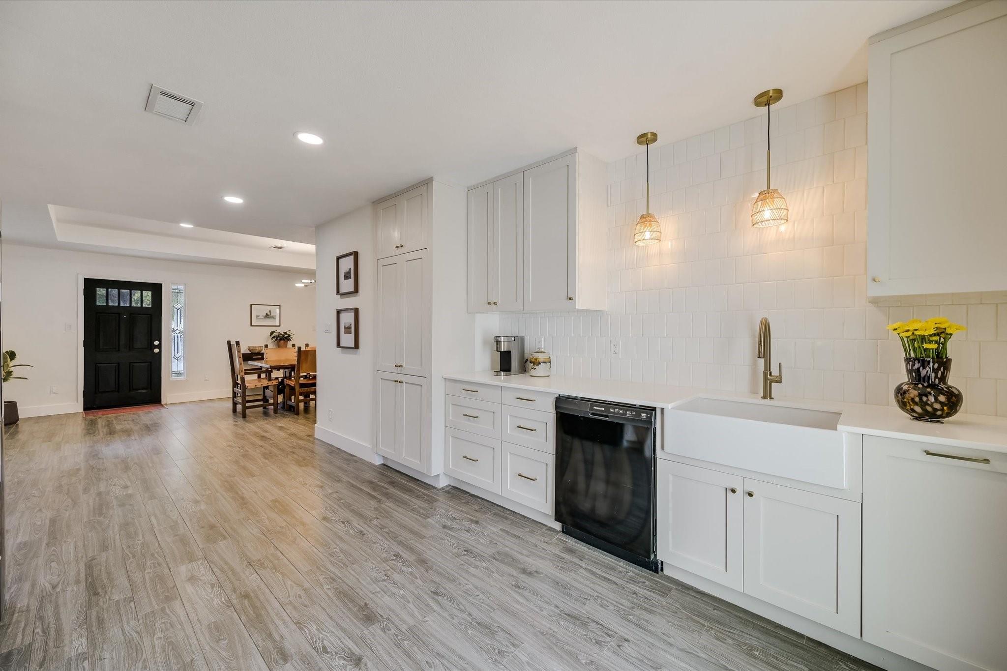 10104 Oak Hollow Cir, Austin, TX 78758