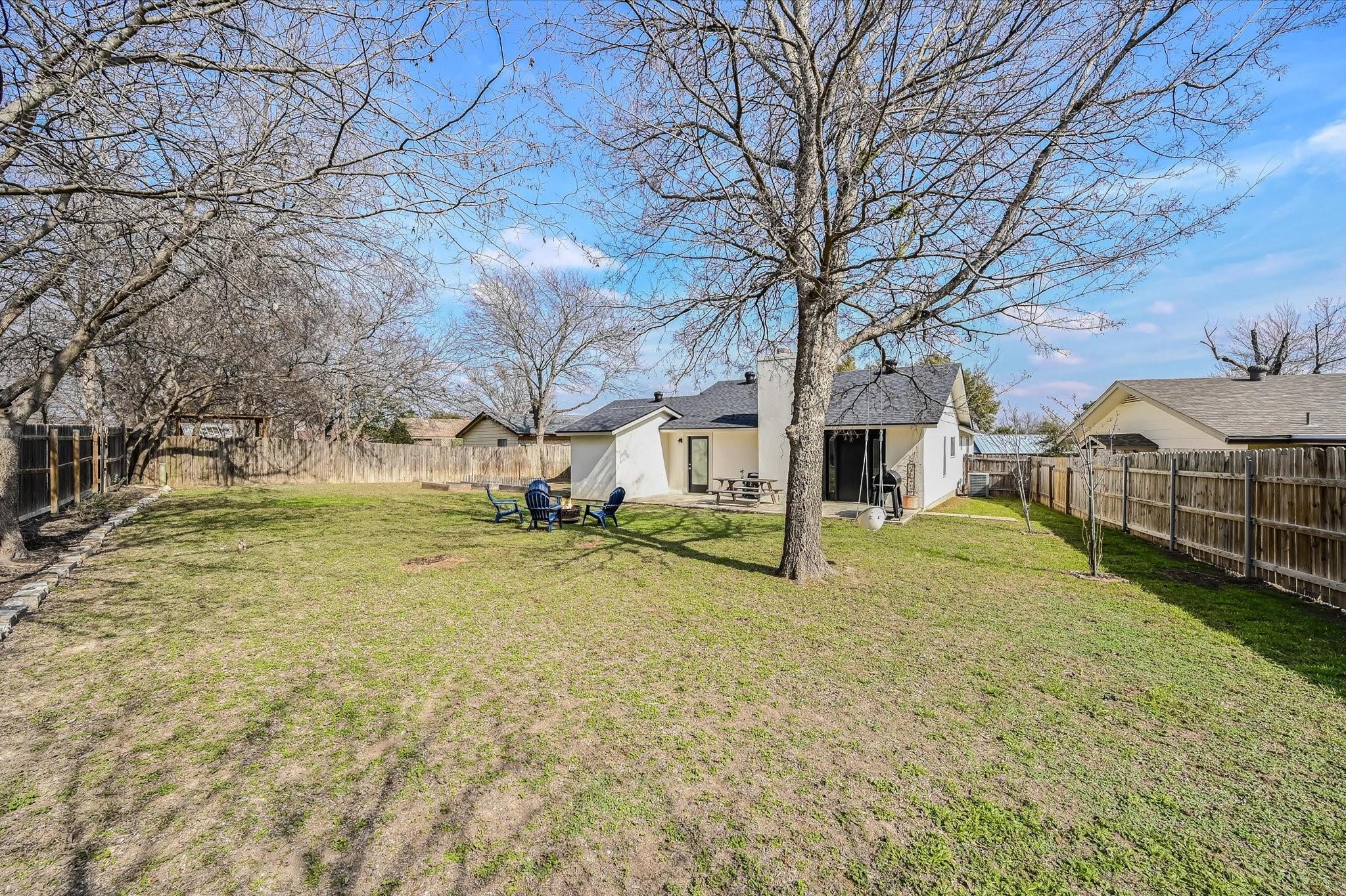 10104 Oak Hollow Cir, Austin, TX 78758