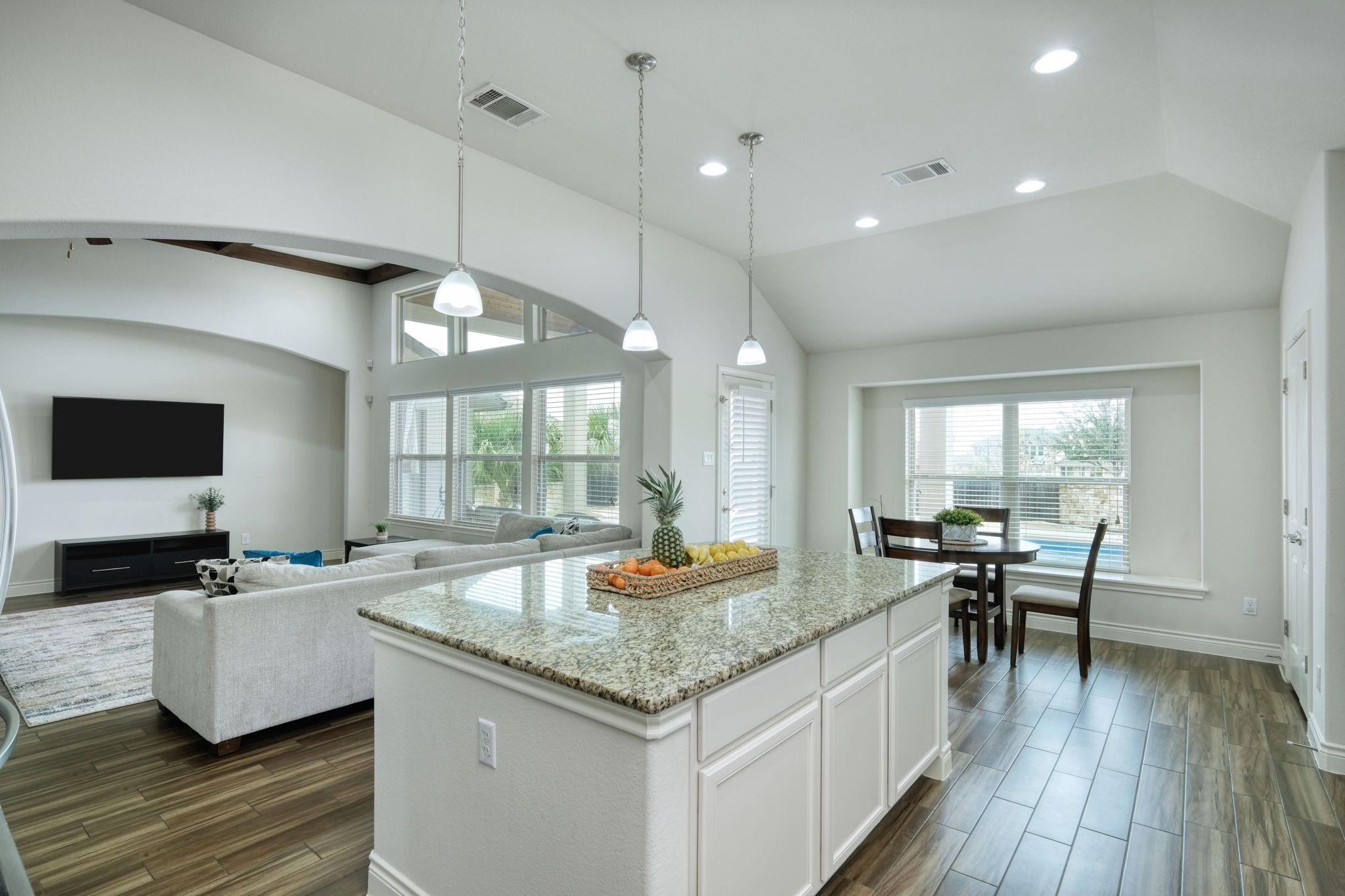 129 Limerick Cv, Hutto, TX 78634