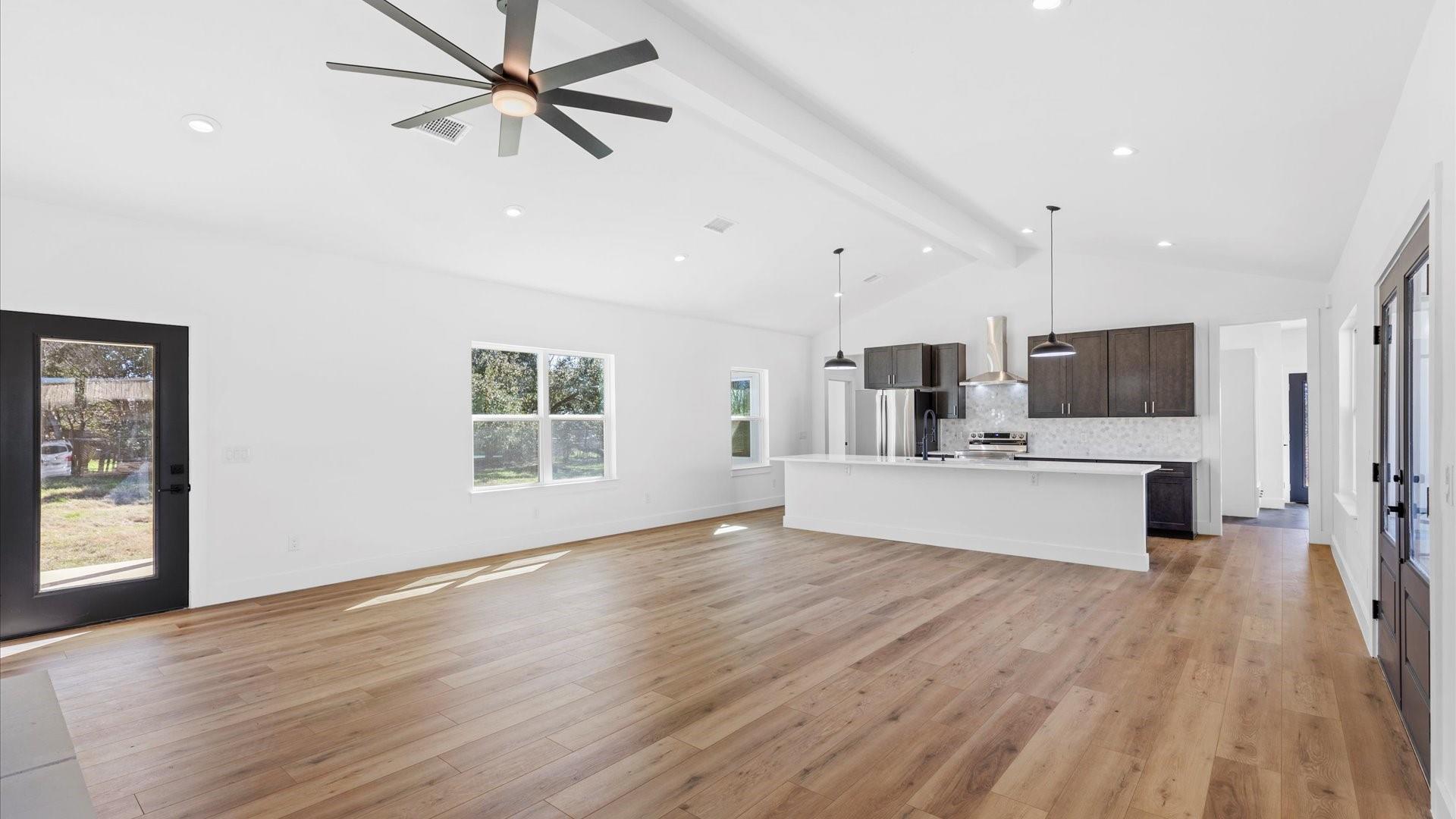 910 10th St, Blanco, TX 78606
