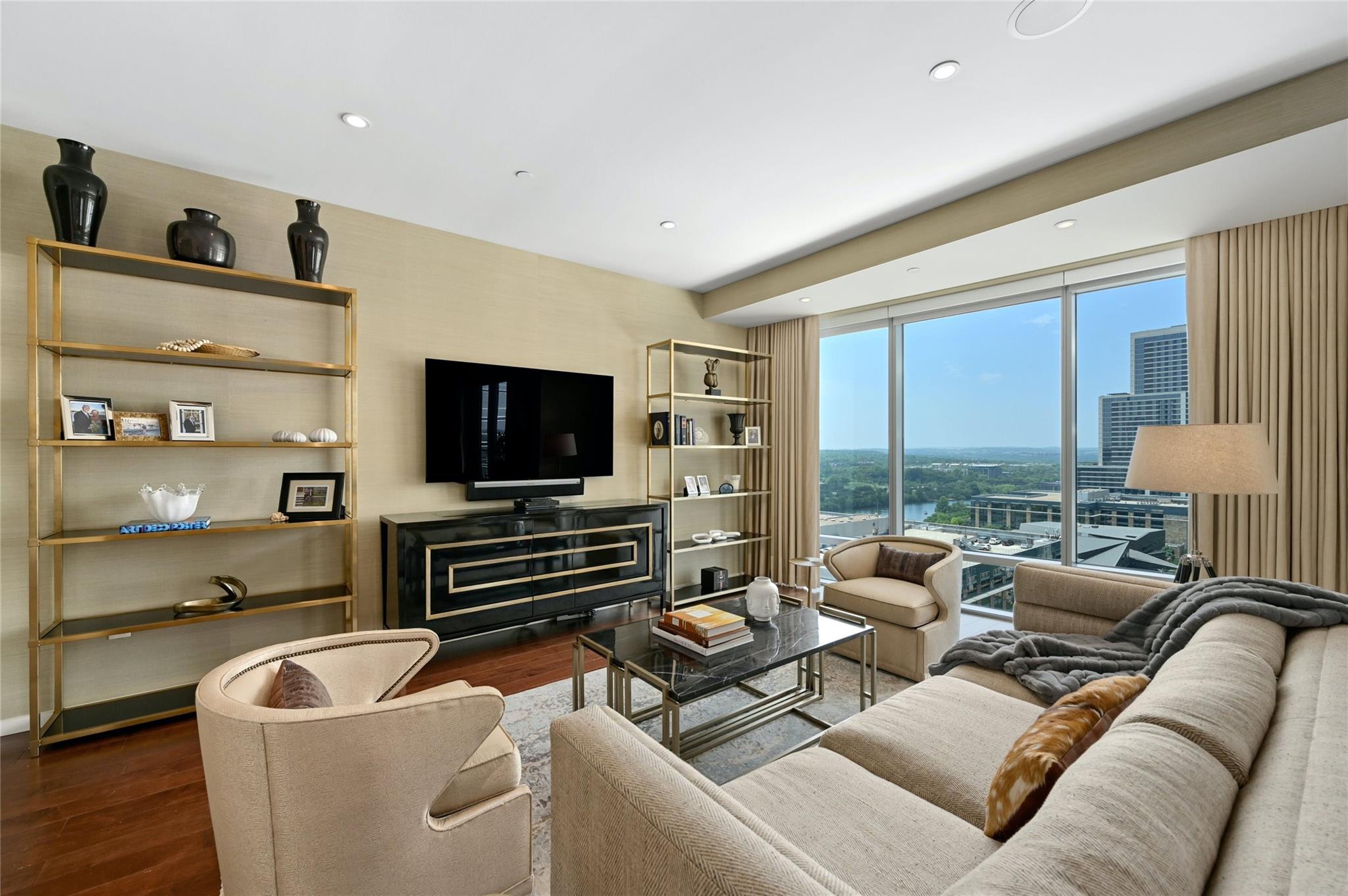 200 Congress Ave # 15A, Austin, TX 78701