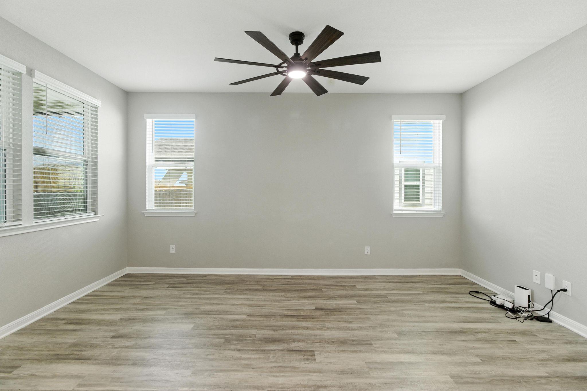 660 Seabiscuit Dr, Jarrell, TX 76537