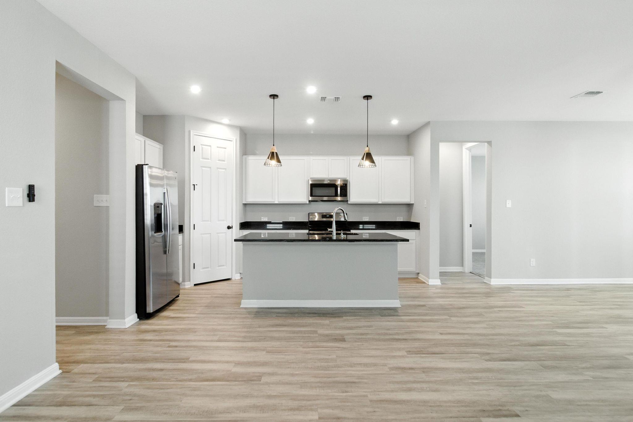 660 Seabiscuit Dr, Jarrell, TX 76537