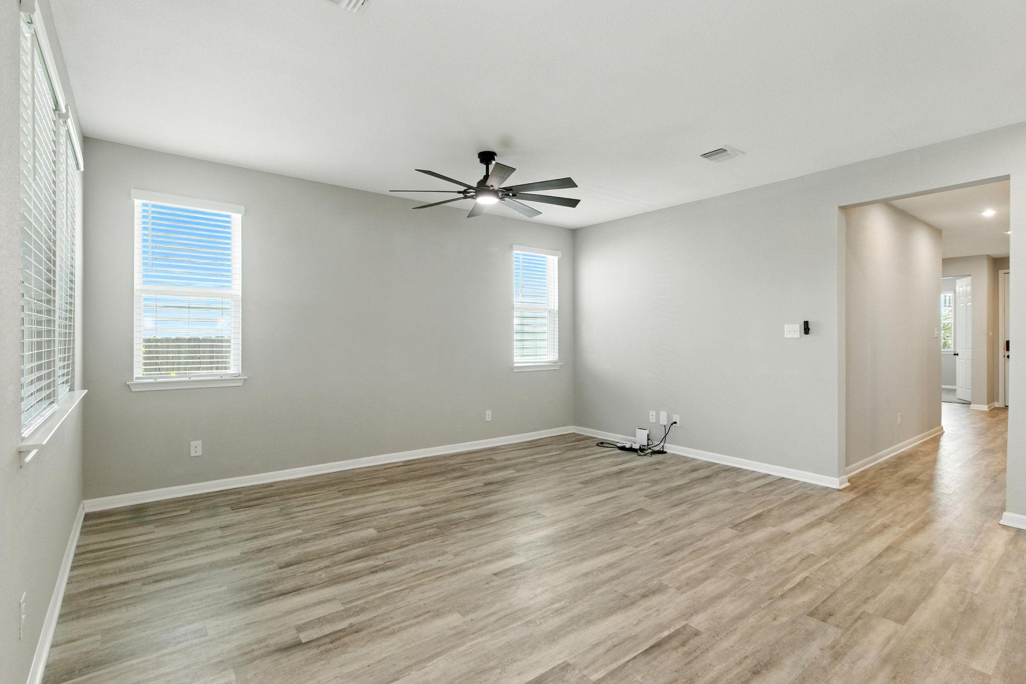 660 Seabiscuit Dr, Jarrell, TX 76537