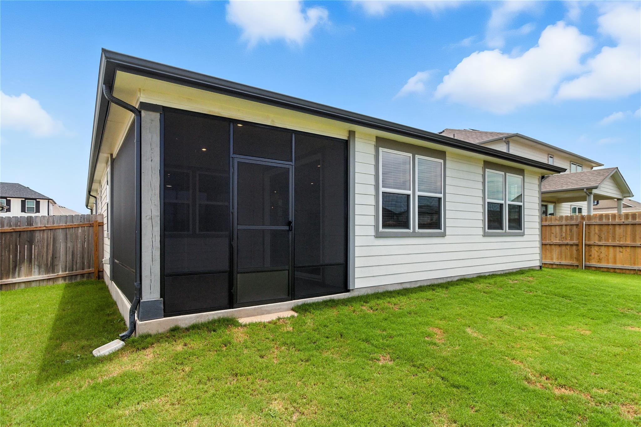 660 Seabiscuit Dr, Jarrell, TX 76537