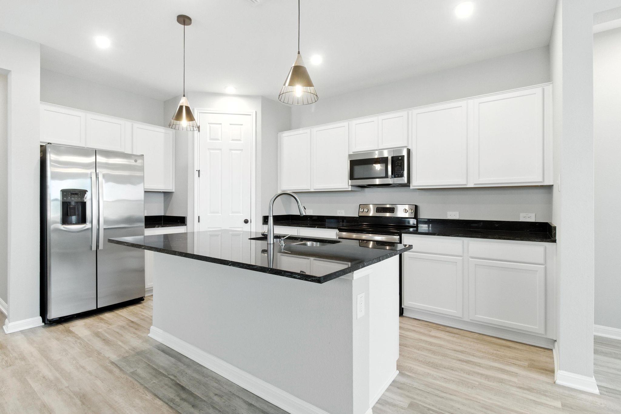 660 Seabiscuit Dr, Jarrell, TX 76537