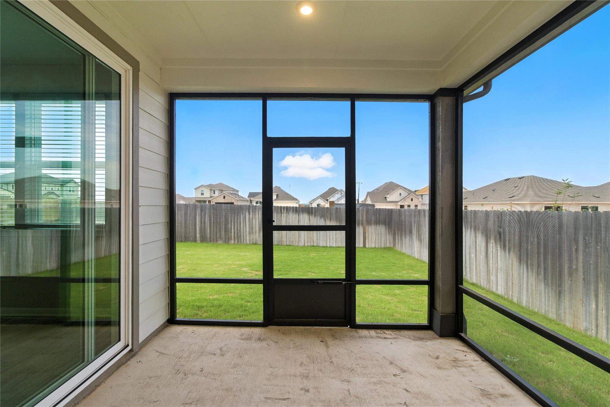 660 Seabiscuit Dr, Jarrell, TX 76537