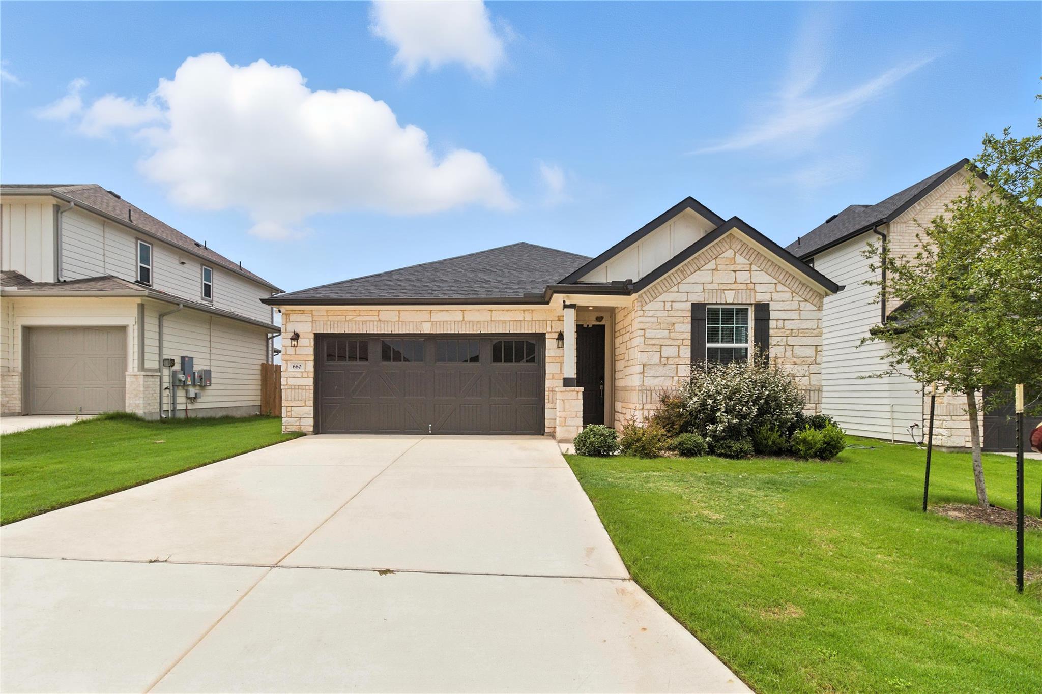 660 Seabiscuit Dr, Jarrell, TX 76537