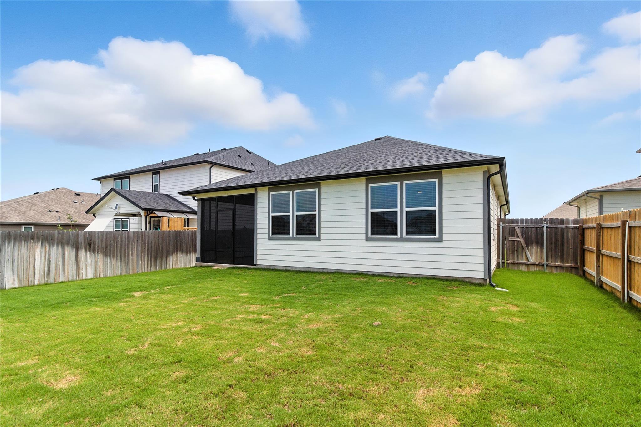 660 Seabiscuit Dr, Jarrell, TX 76537