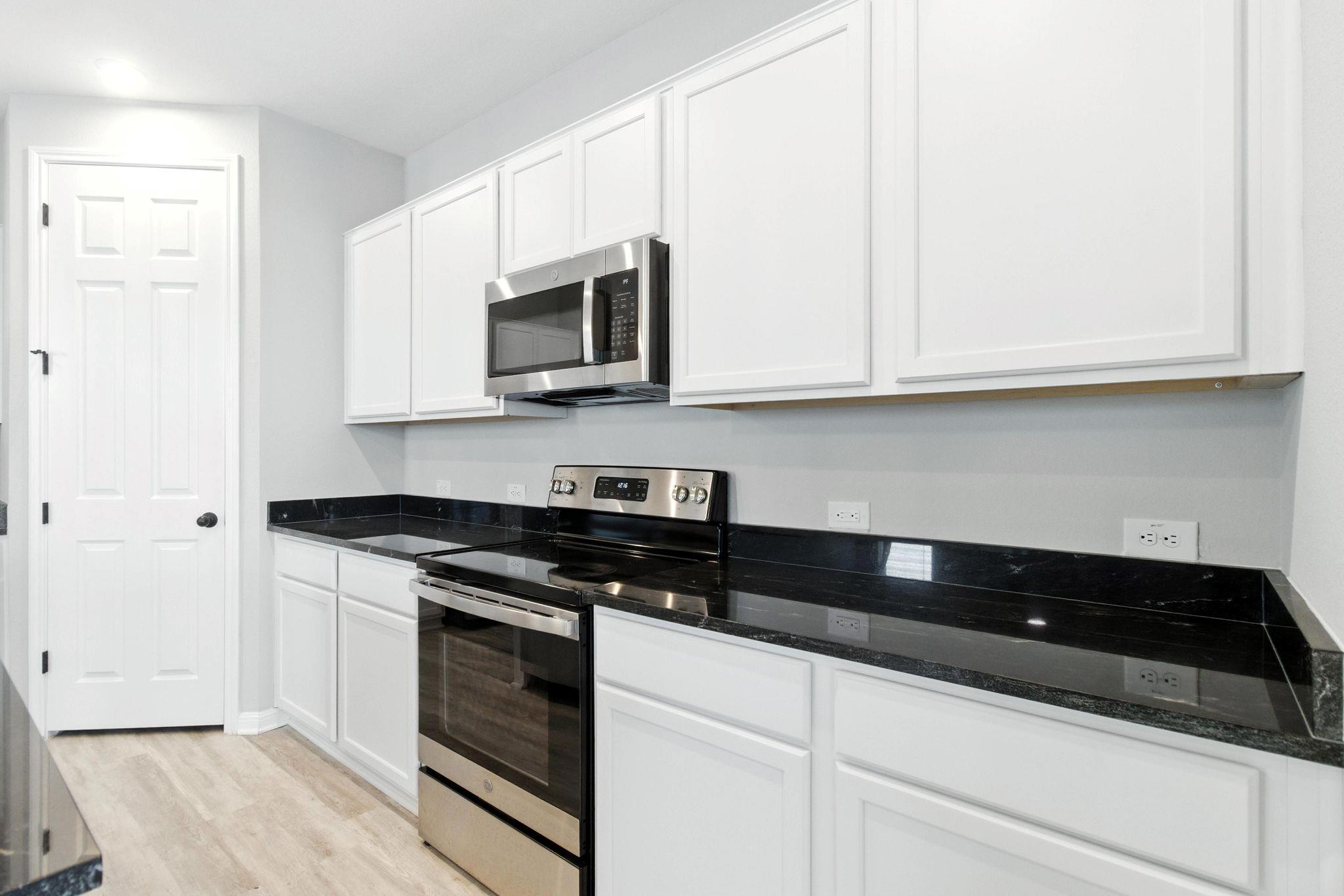 660 Seabiscuit Dr, Jarrell, TX 76537