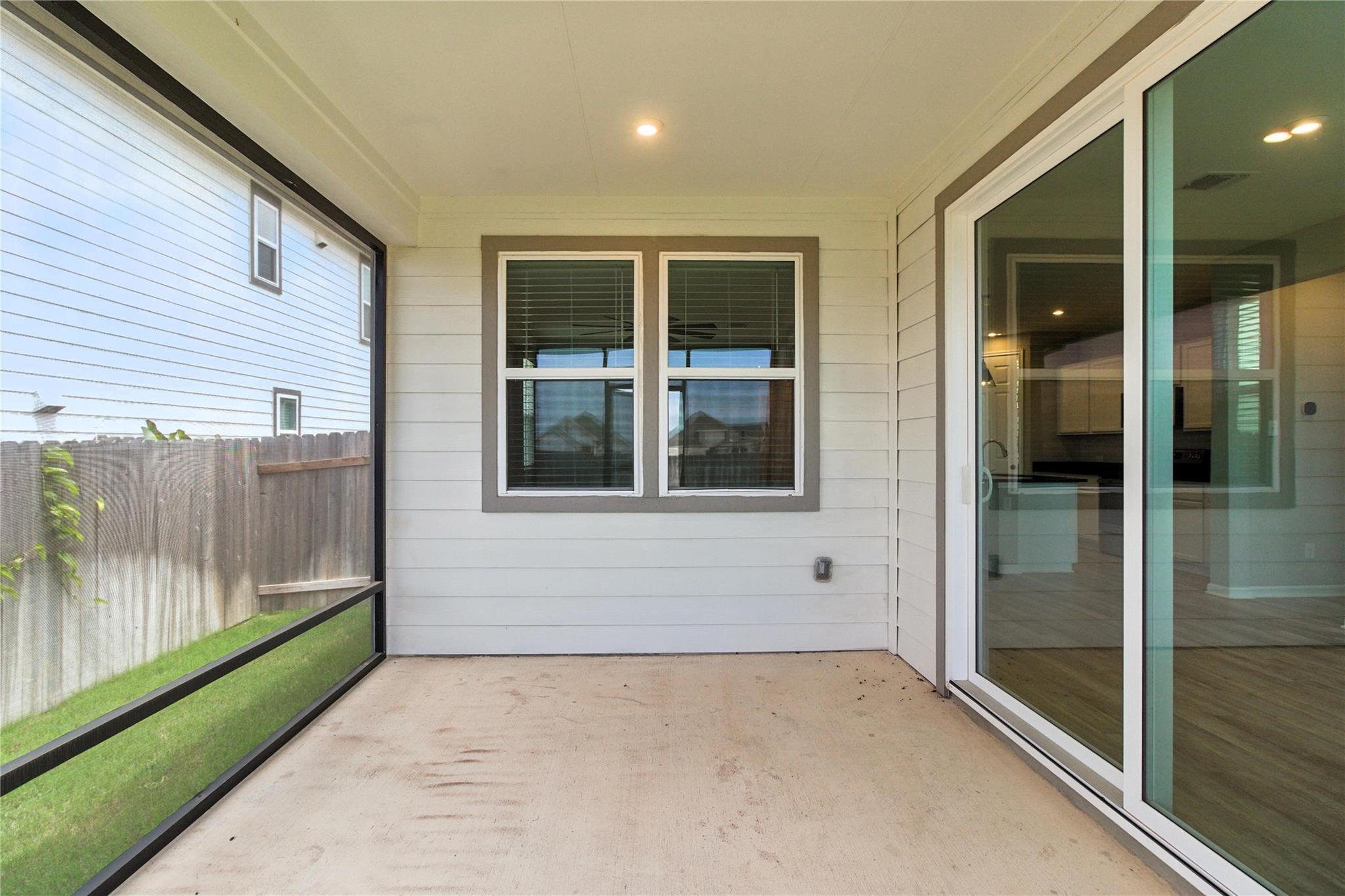 660 Seabiscuit Dr, Jarrell, TX 76537