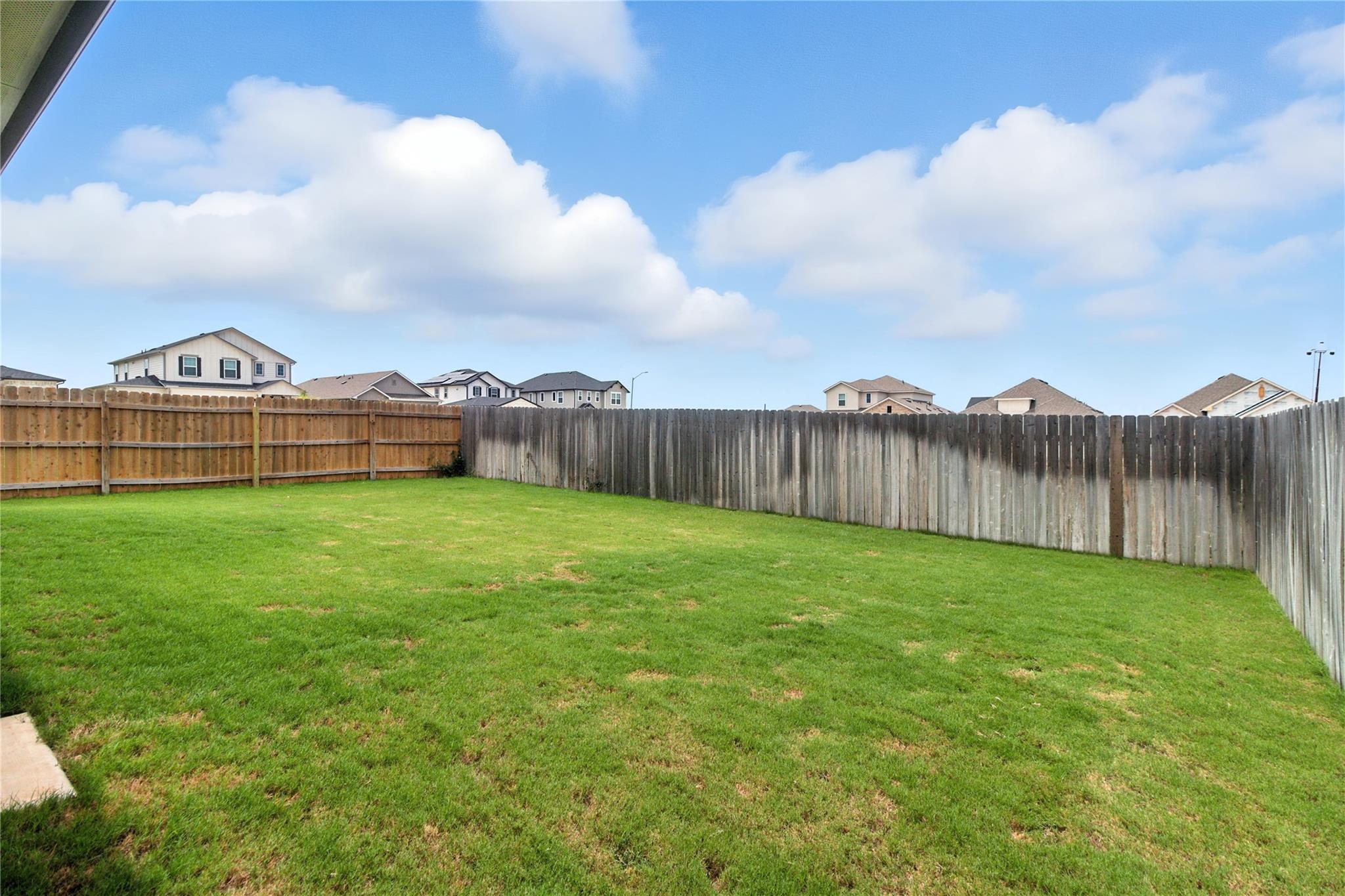 660 Seabiscuit Dr, Jarrell, TX 76537