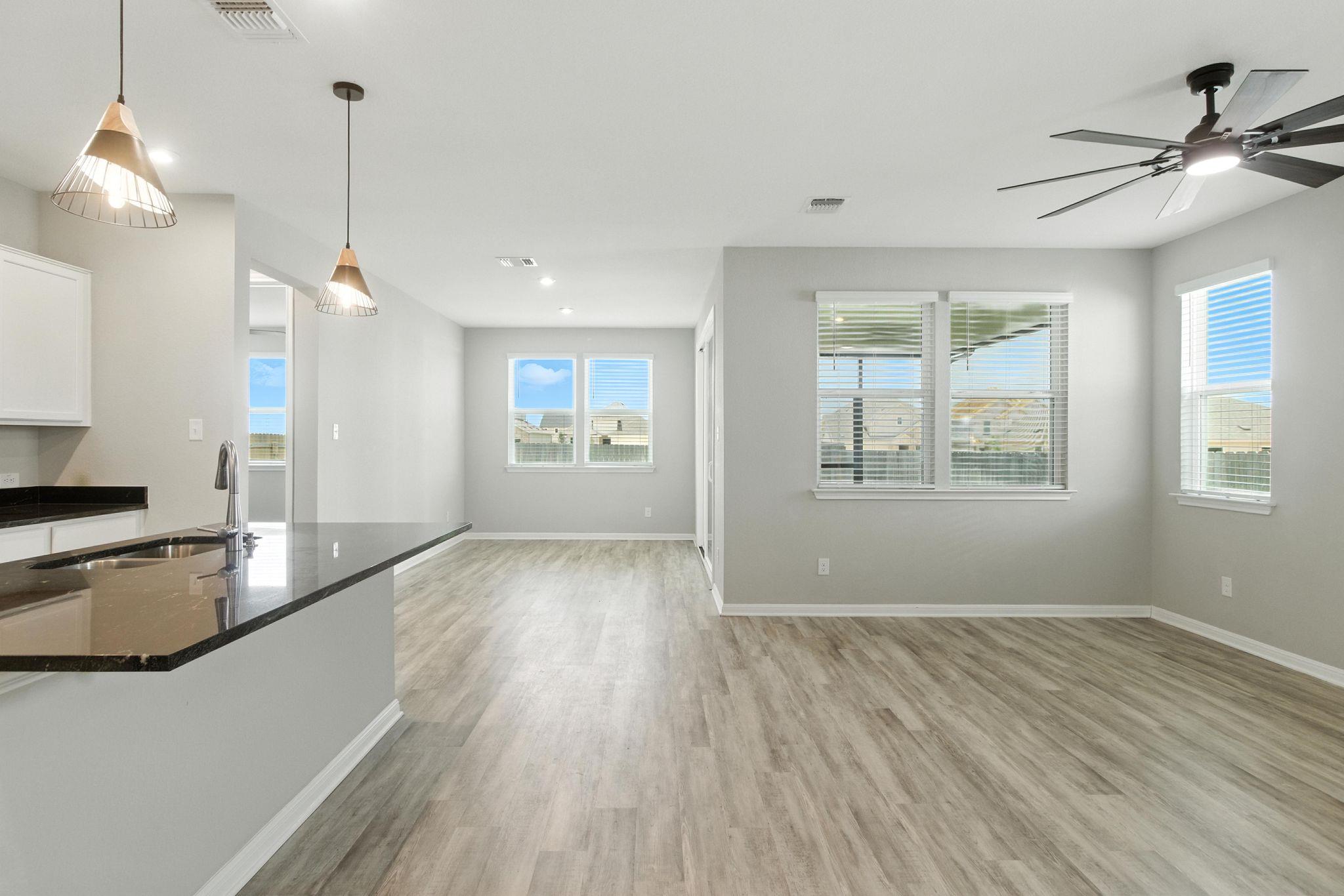 660 Seabiscuit Dr, Jarrell, TX 76537