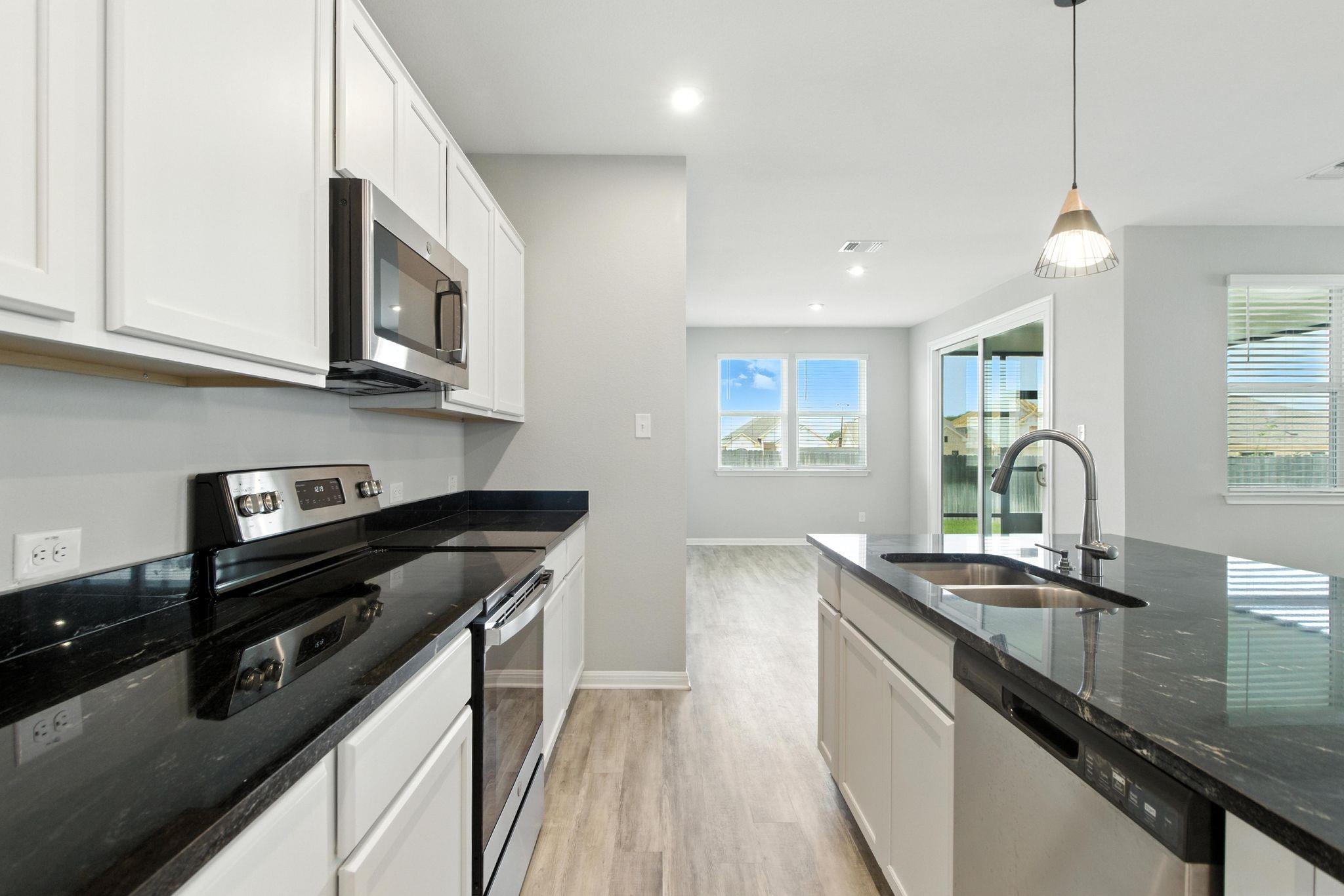 660 Seabiscuit Dr, Jarrell, TX 76537