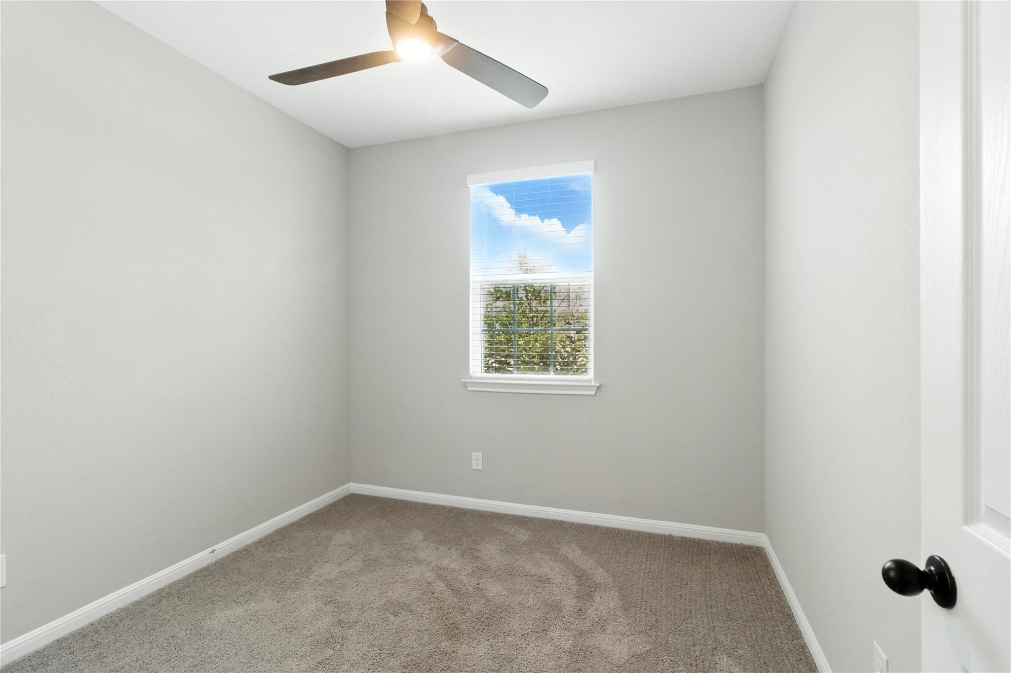 660 Seabiscuit Dr, Jarrell, TX 76537