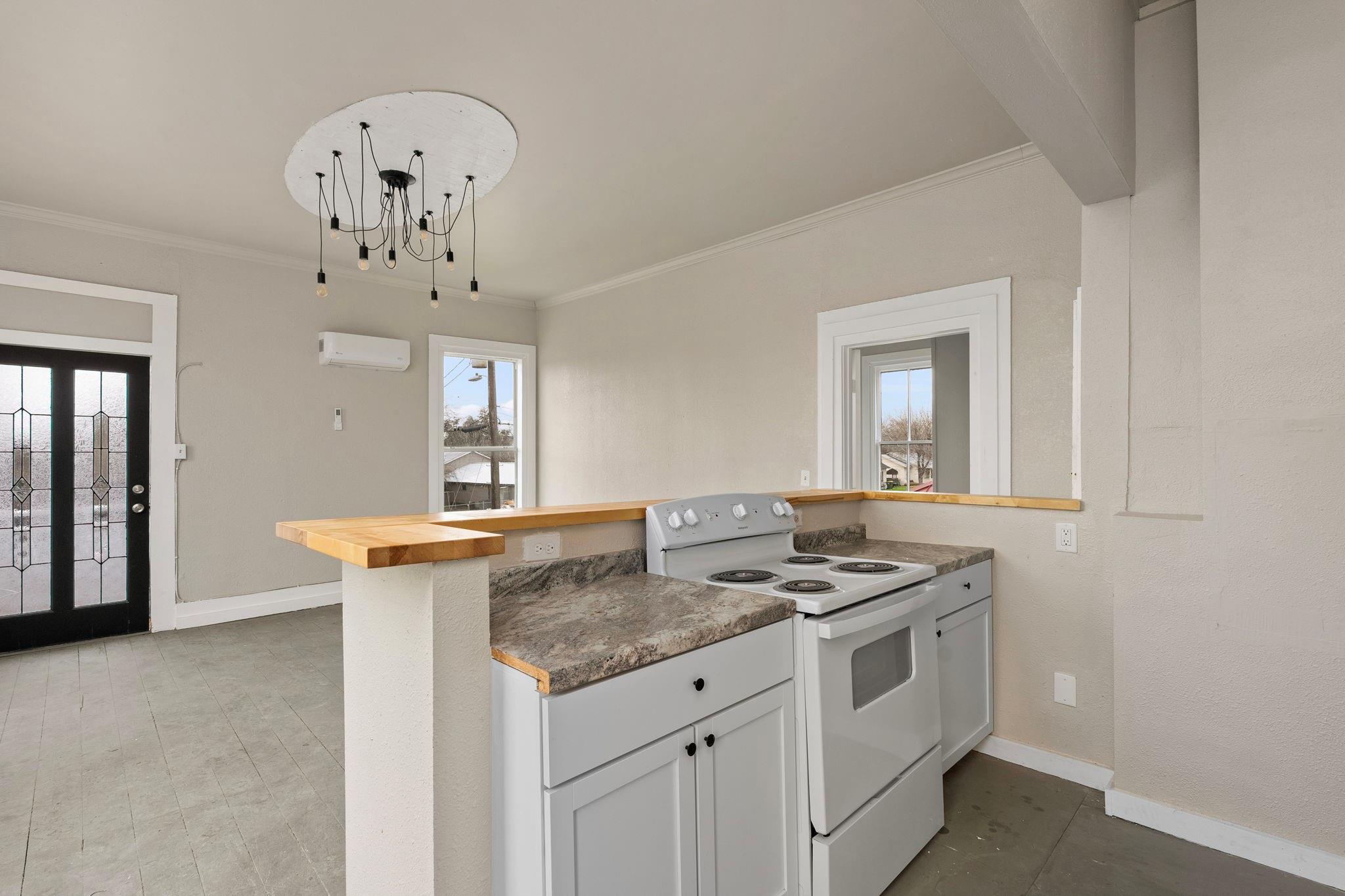 901 N Saint Joseph St, Gonzales, TX 78629