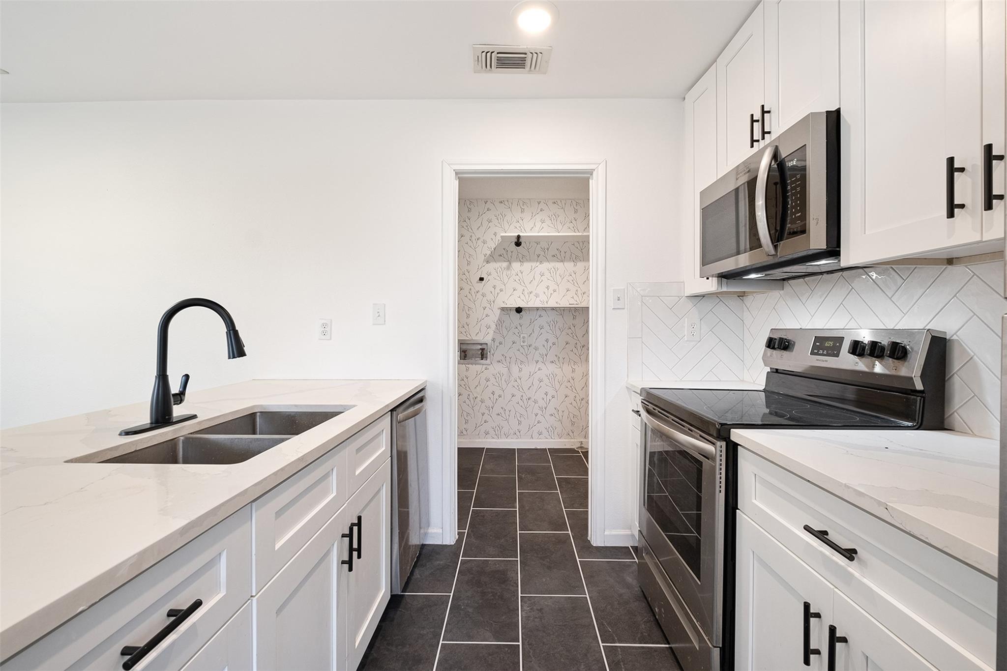 607 Magnolia St, Bastrop, TX 78602
