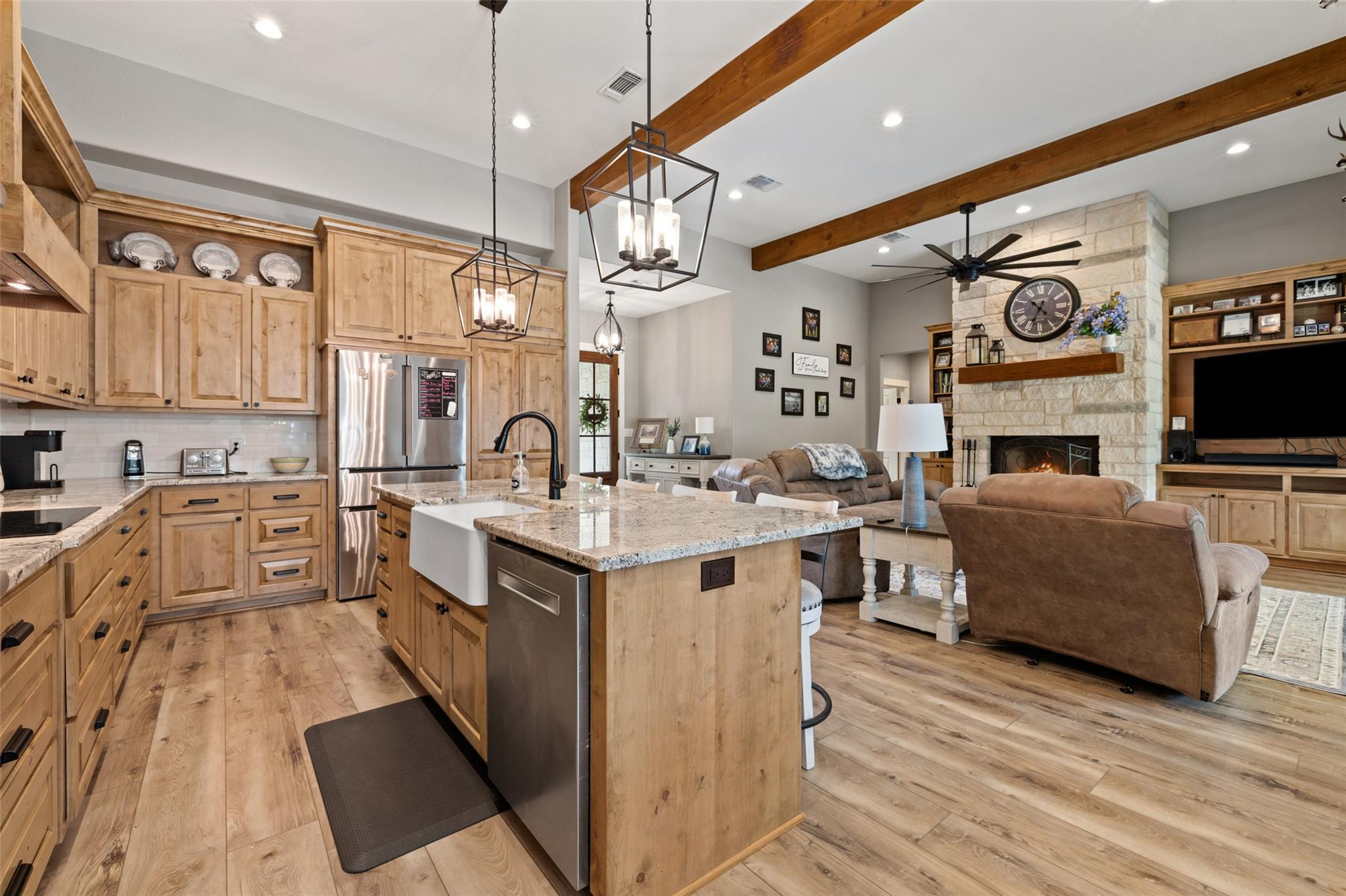 210 Levon Ln, Burnet, TX 78611