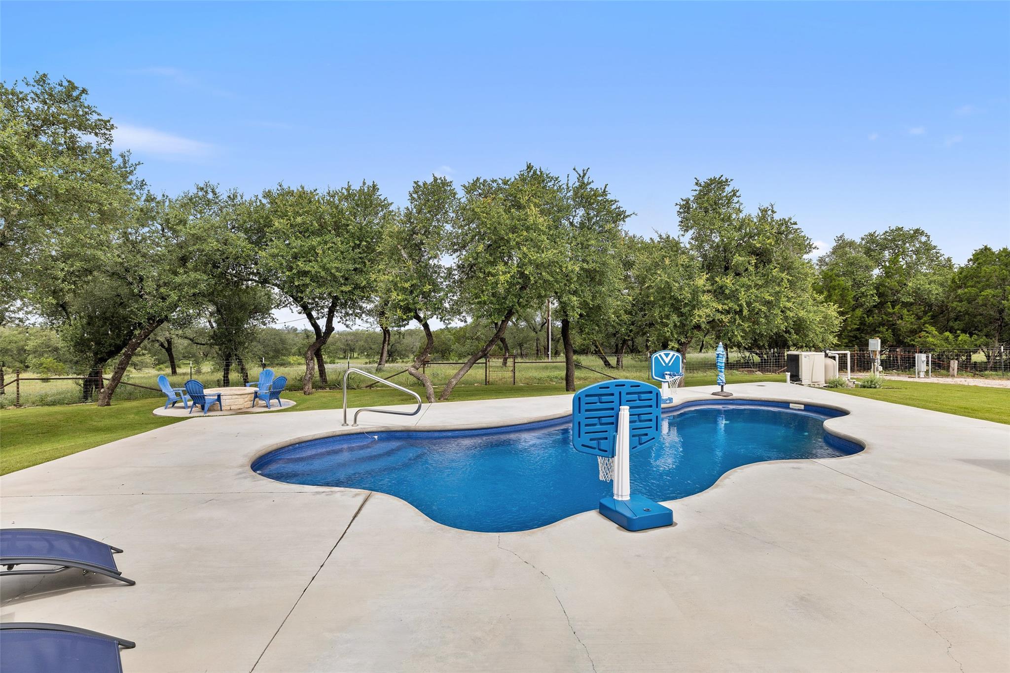 210 Levon Ln, Burnet, TX 78611