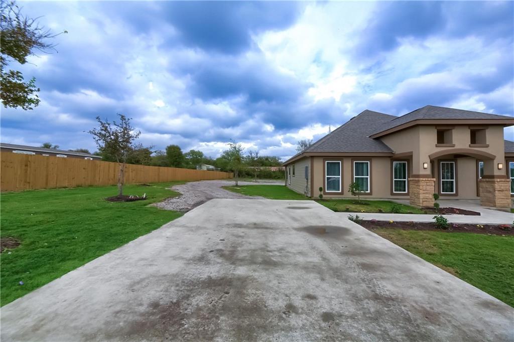 283 La Fortuna Dr, Del Valle, TX 78617