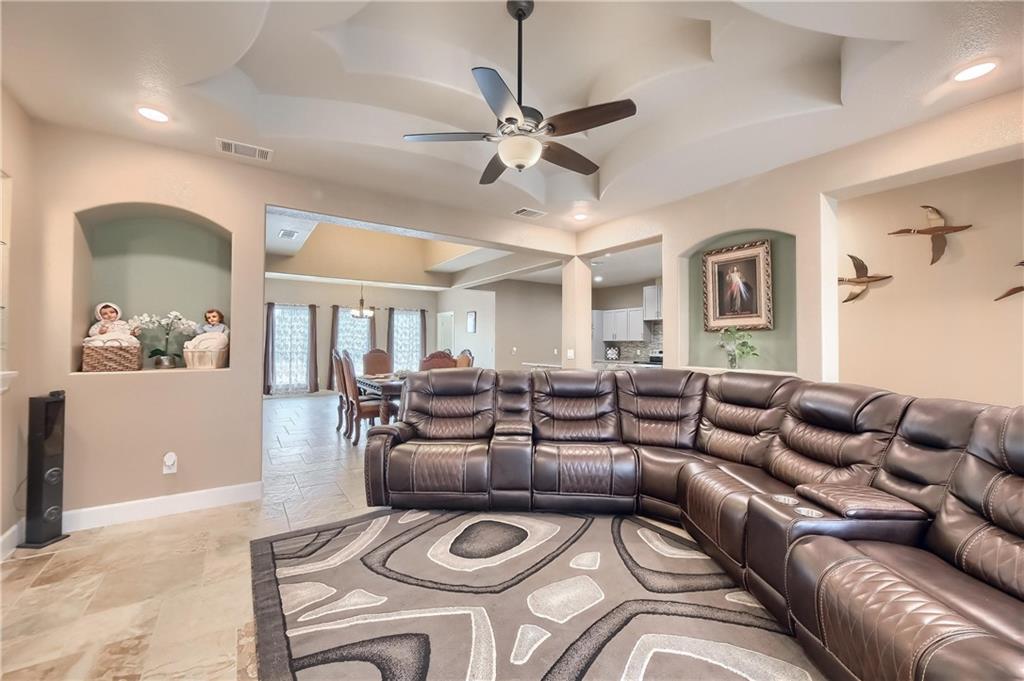 283 La Fortuna Dr, Del Valle, TX 78617