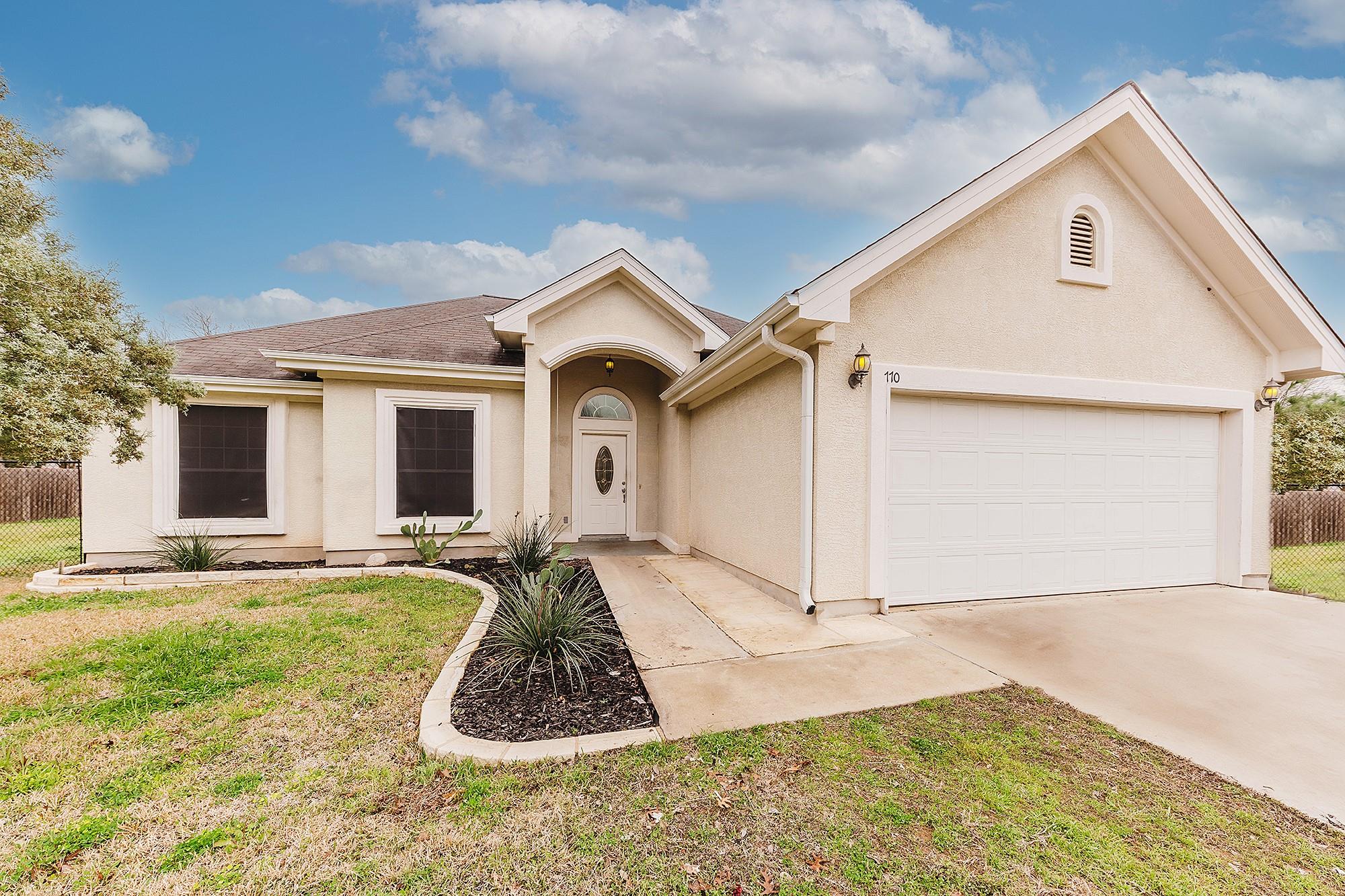 110 Kaeleku Ln, Bastrop, TX 78602
