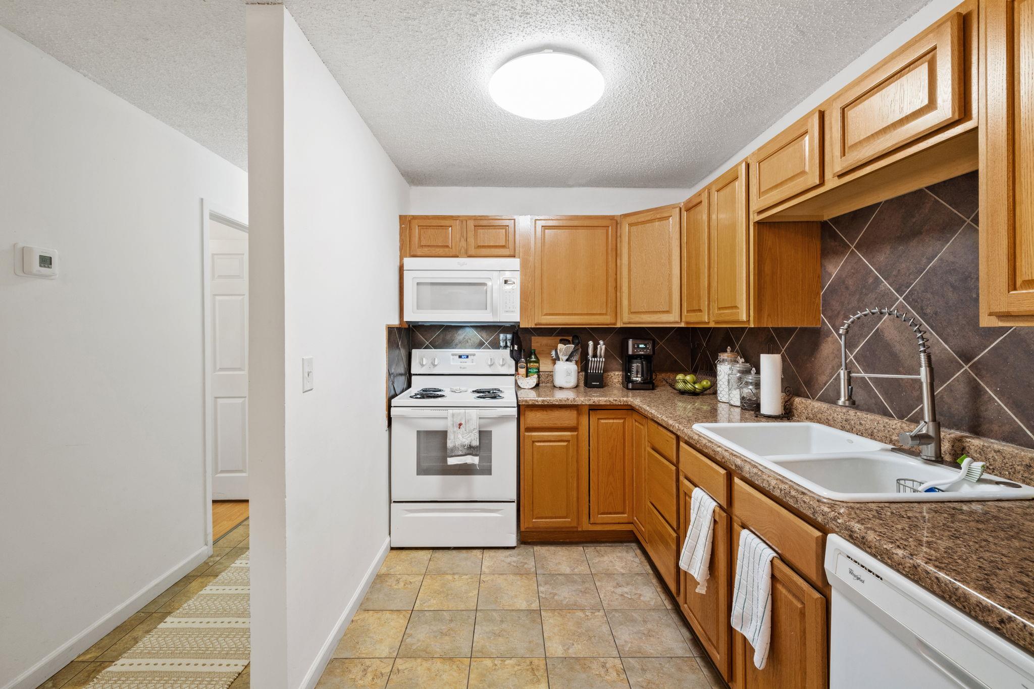 322 Oakwood Loop, San Marcos, TX 78666