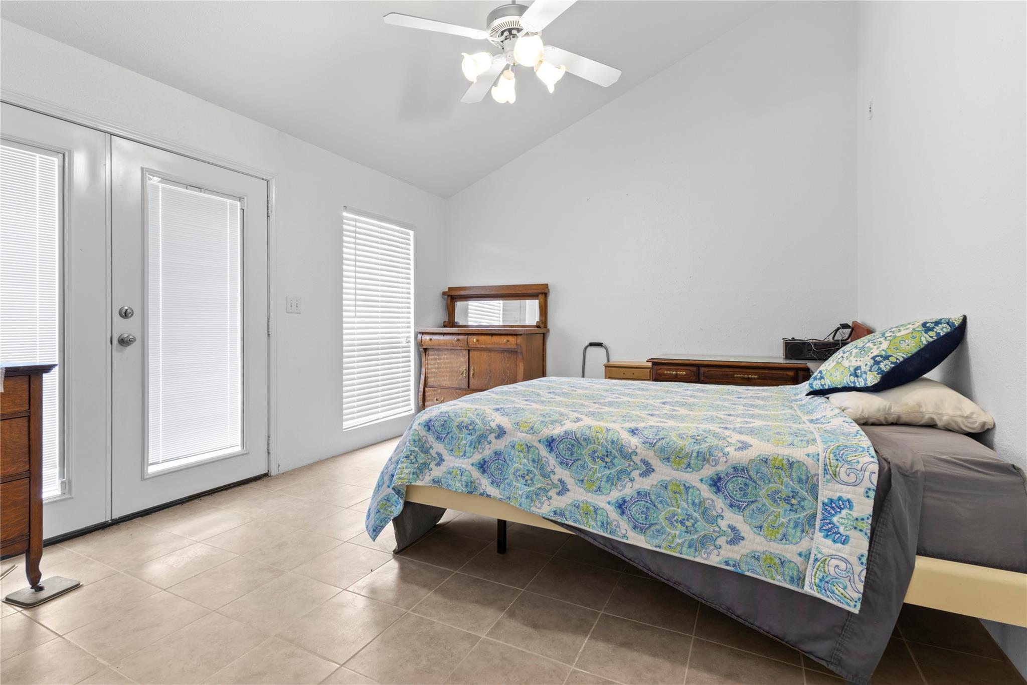 25421 Pedernales Point Dr, Spicewood, TX 78669