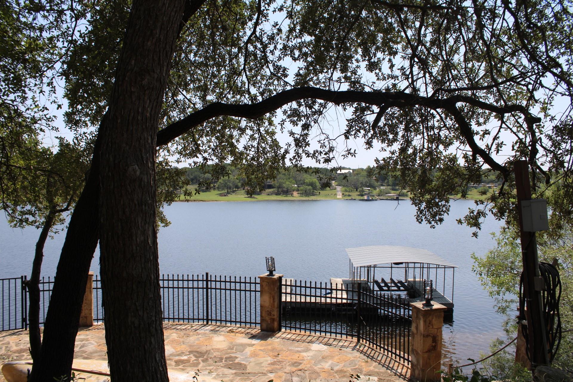 25421 Pedernales Point Dr, Spicewood, TX 78669