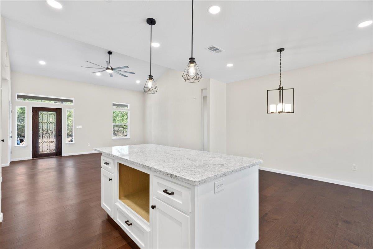 138 Pines Park Dr, Smithville, TX 78957