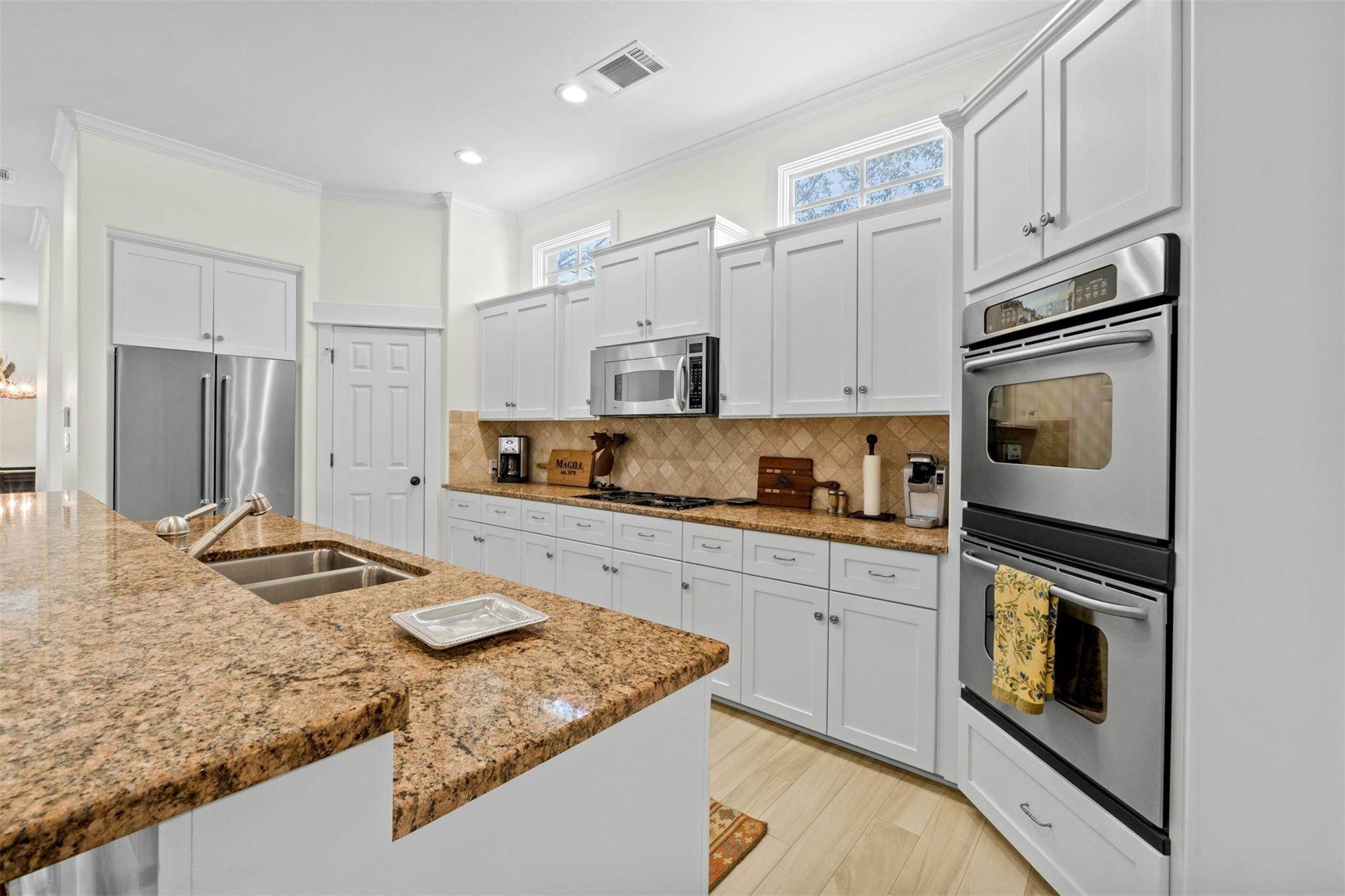 625 Robin Dale Ct, Lakeway, TX 78734
