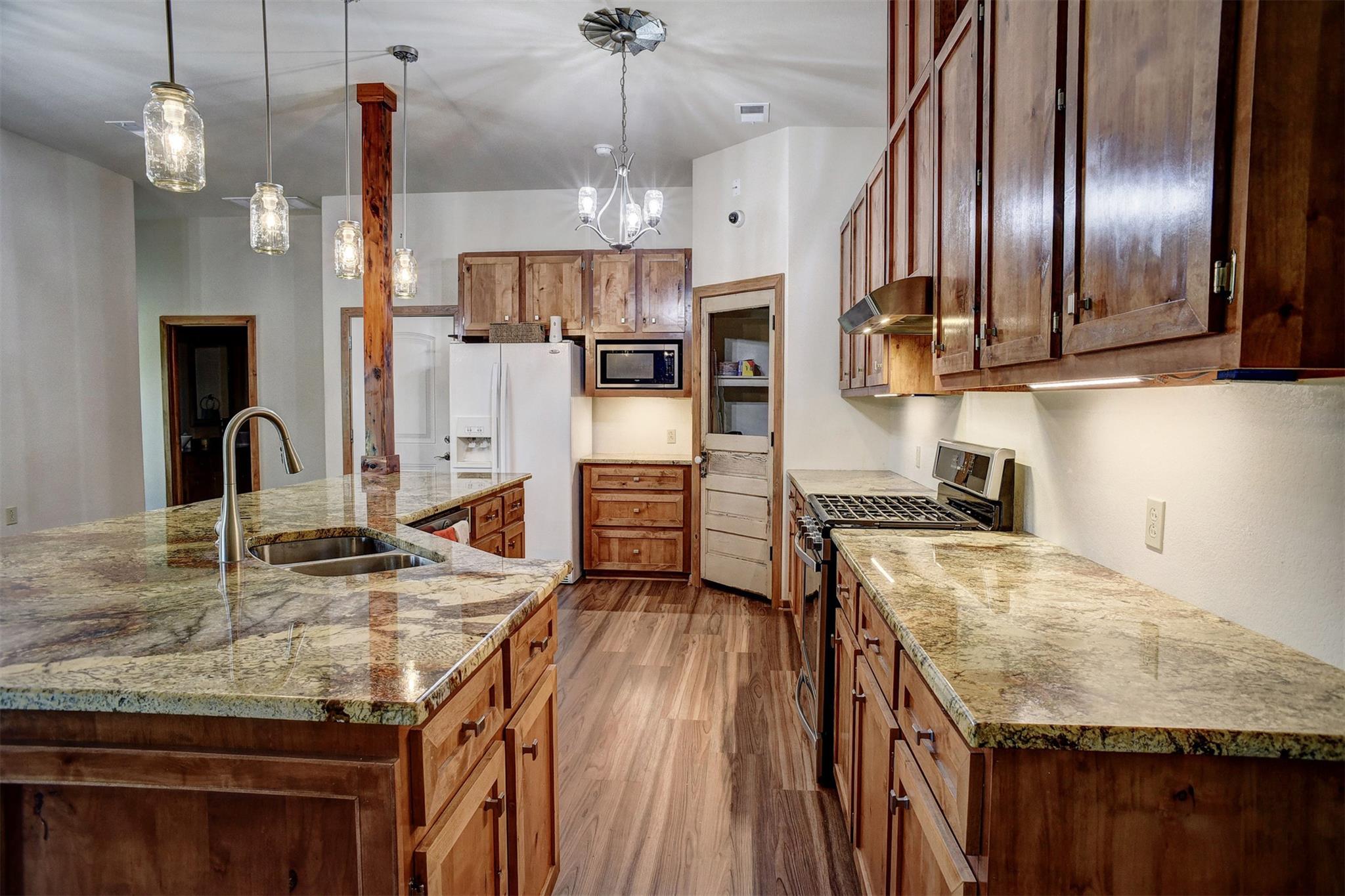 120 Lariat Ct, Bastrop, TX 78602