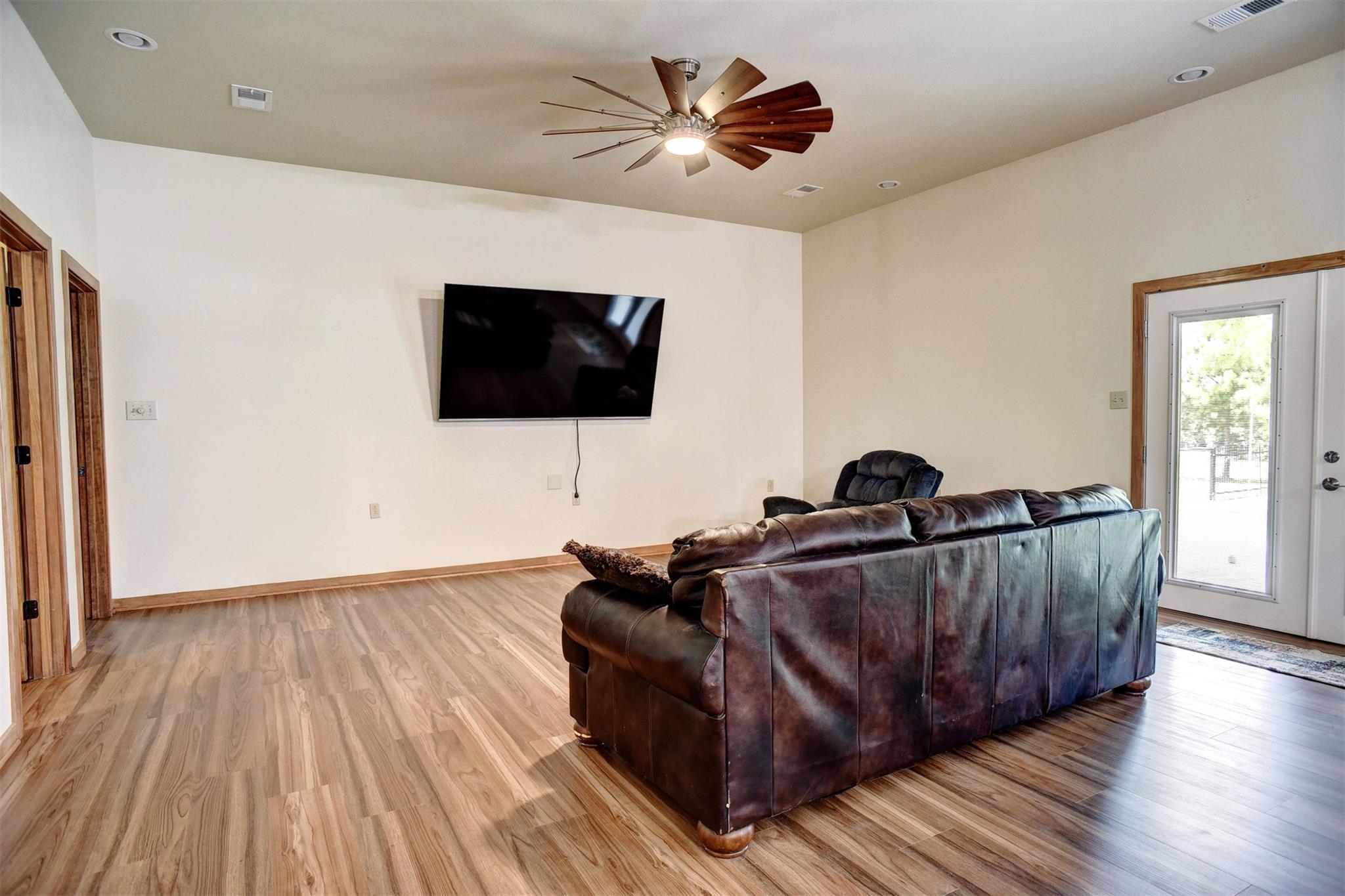 120 Lariat Ct, Bastrop, TX 78602