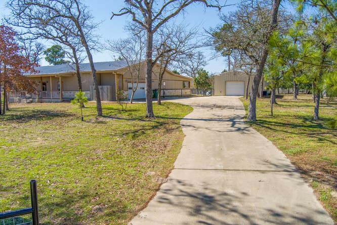120 Lariat Ct, Bastrop, TX 78602