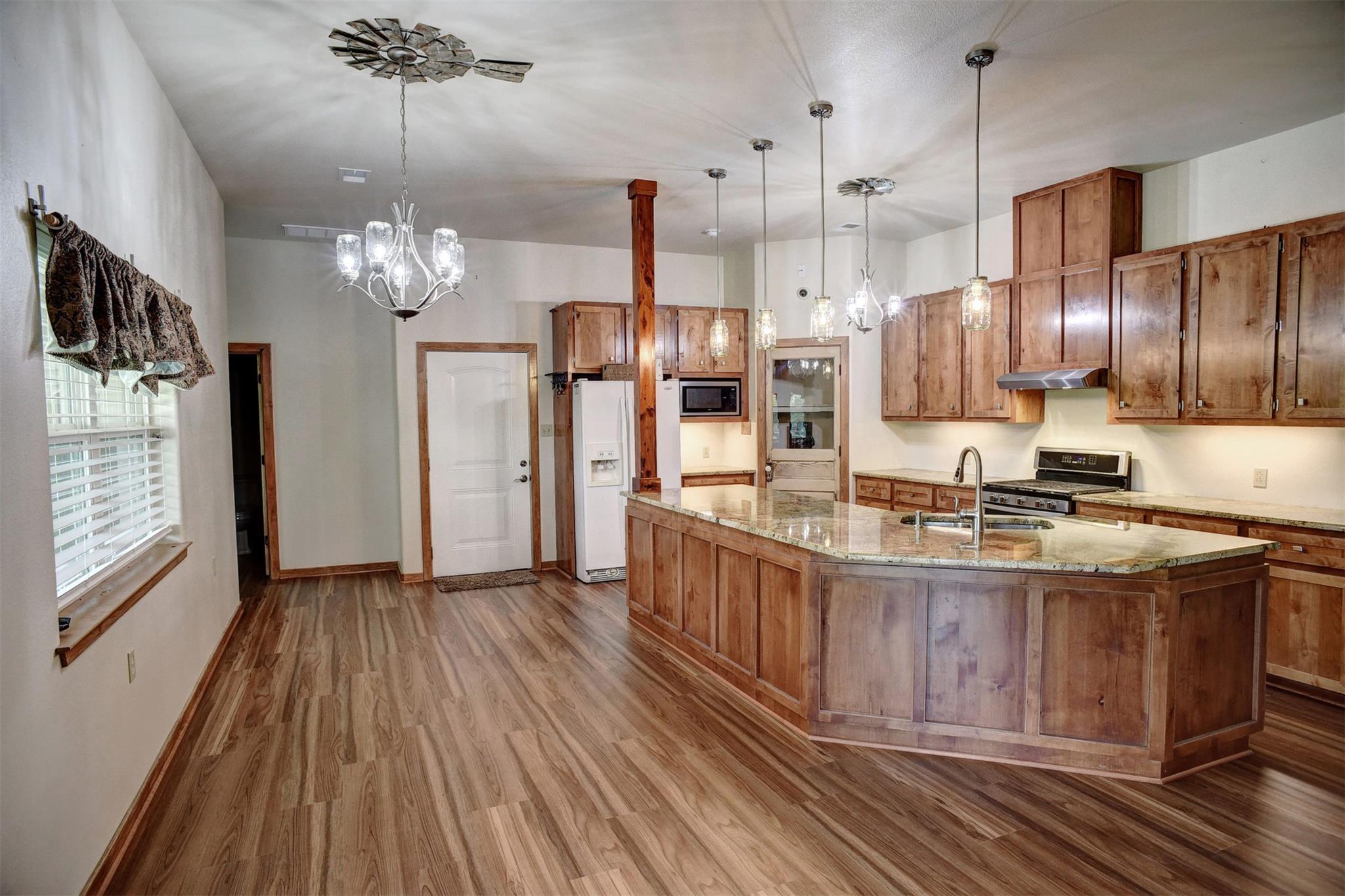 120 Lariat Ct, Bastrop, TX 78602