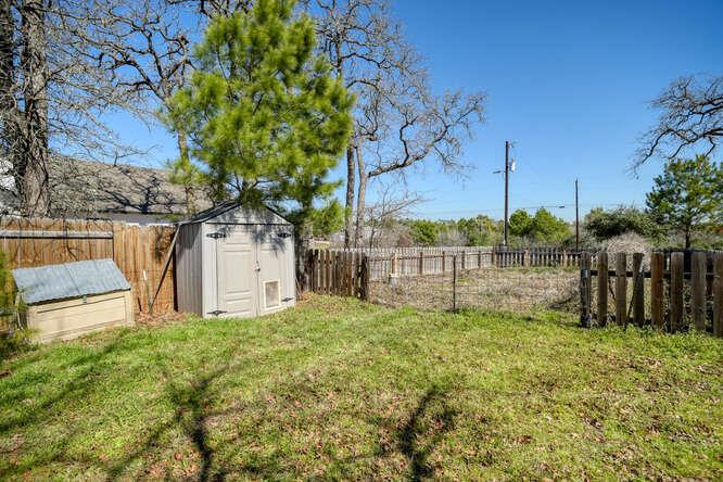 120 Lariat Ct, Bastrop, TX 78602