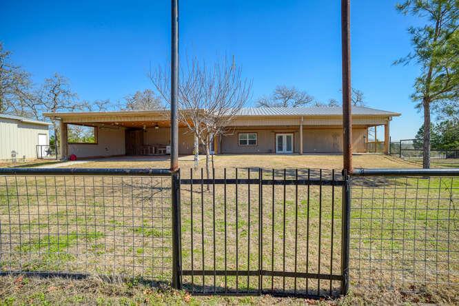 120 Lariat Ct, Bastrop, TX 78602